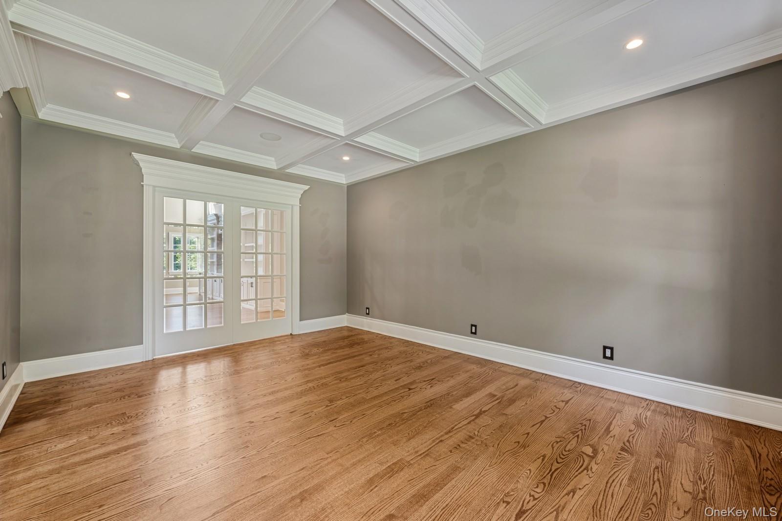 33 Bacon Road, Head Of The Harbor, NY 11780