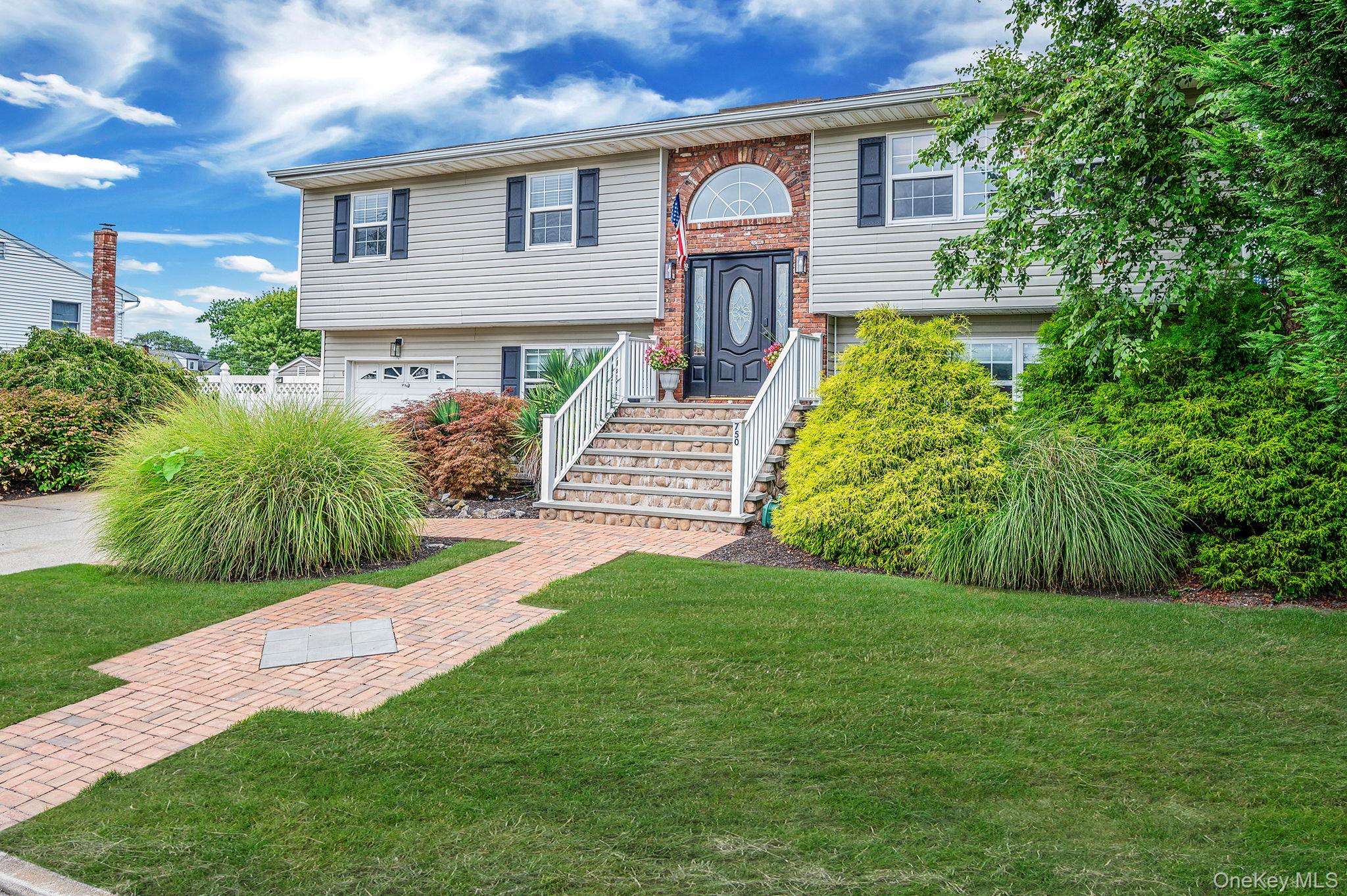 750 Hancock Place, Lindenhurst, NY 11757