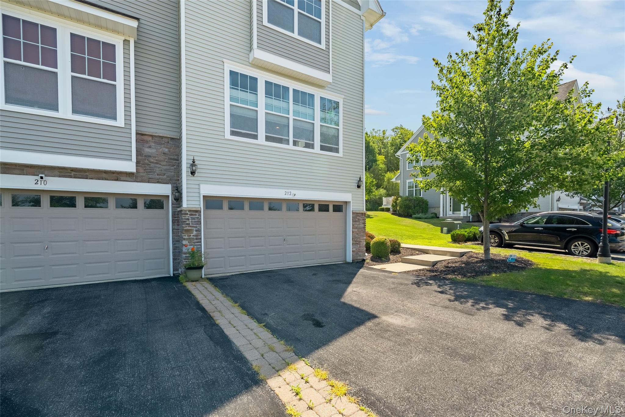 212 Hawthorn Way, New Windsor, NY 12553