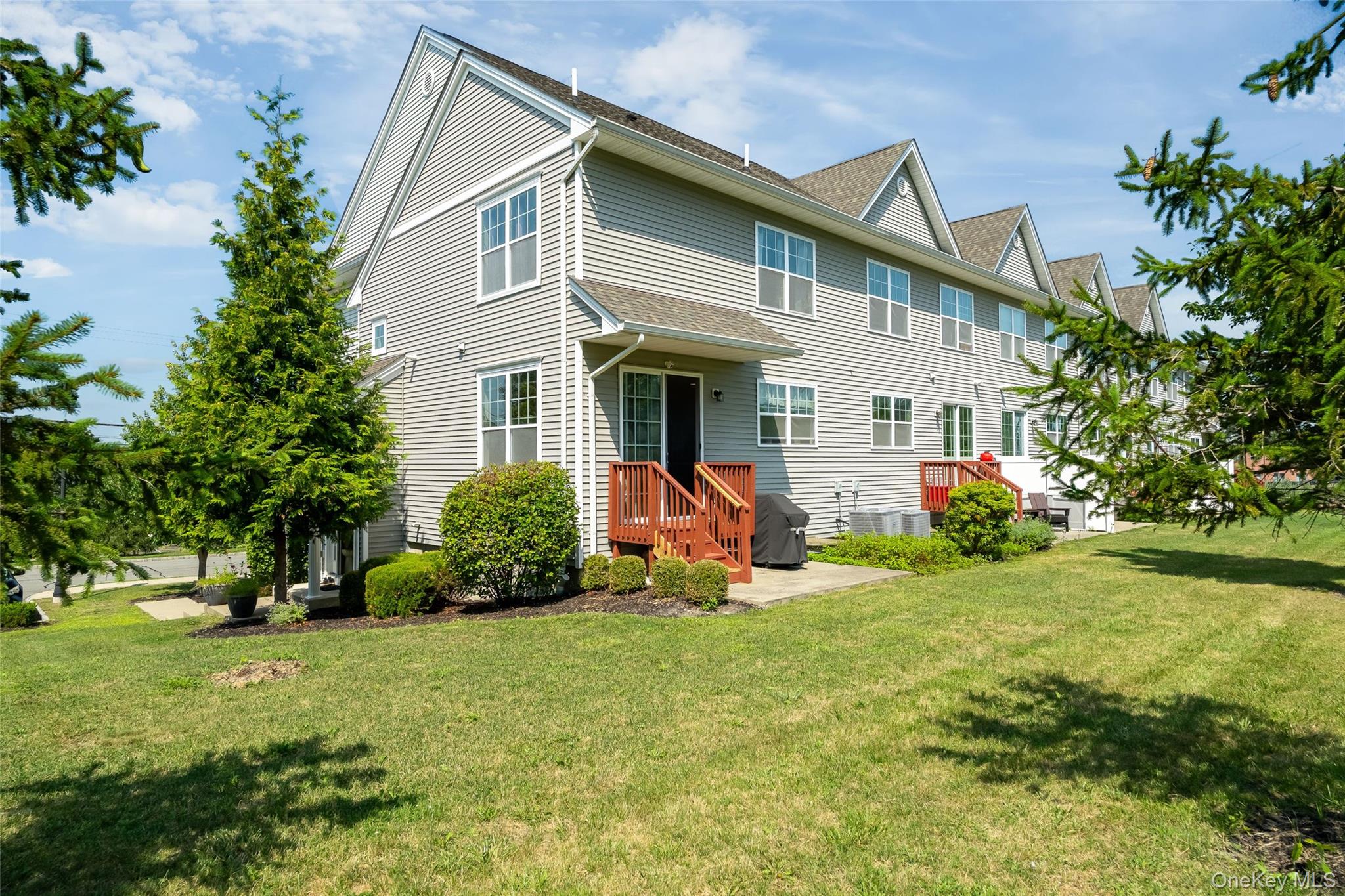 212 Hawthorn Way, New Windsor, NY 12553