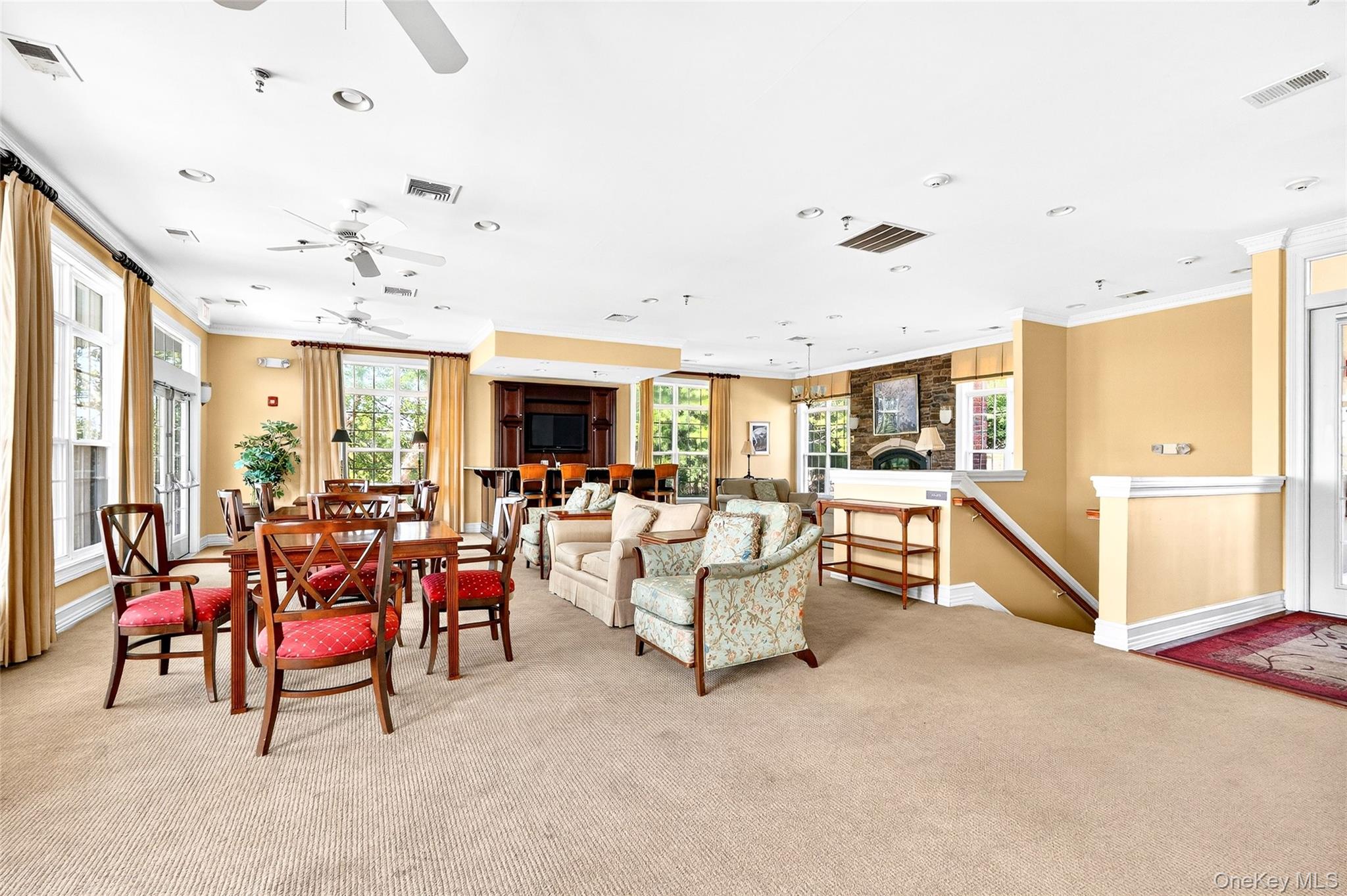 212 Hawthorn Way, New Windsor, NY 12553