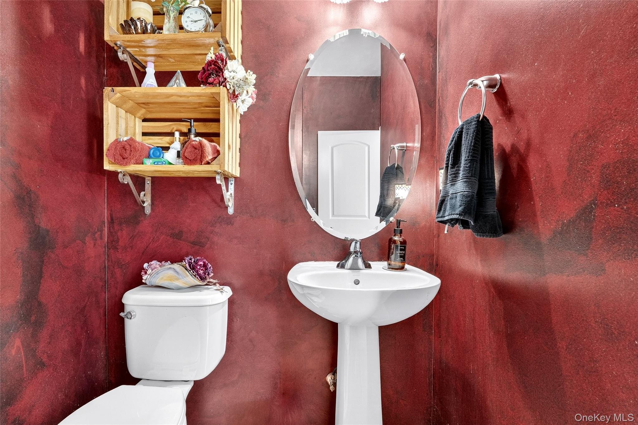 212 Hawthorn Way, New Windsor, NY 12553