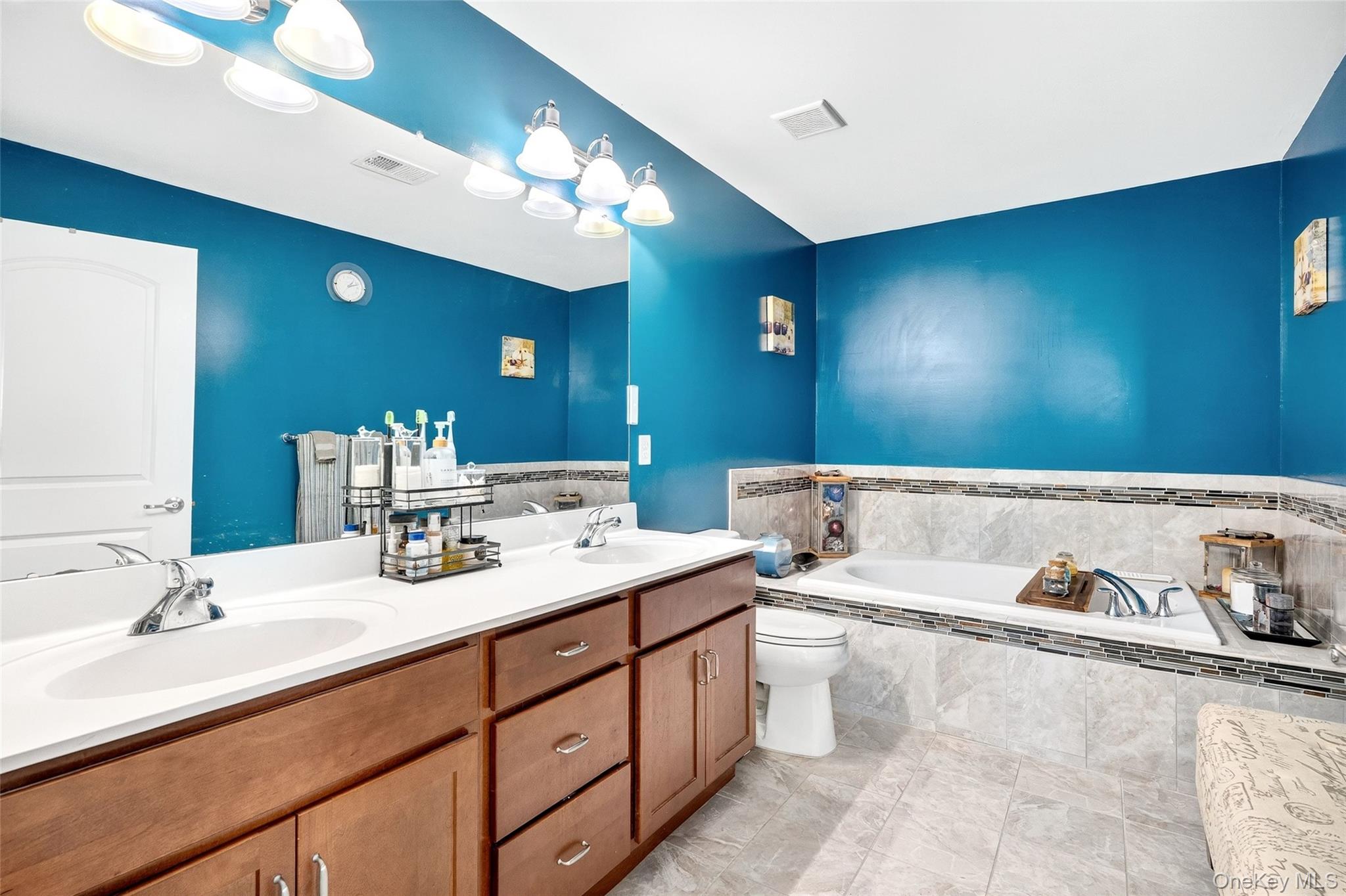 212 Hawthorn Way, New Windsor, NY 12553