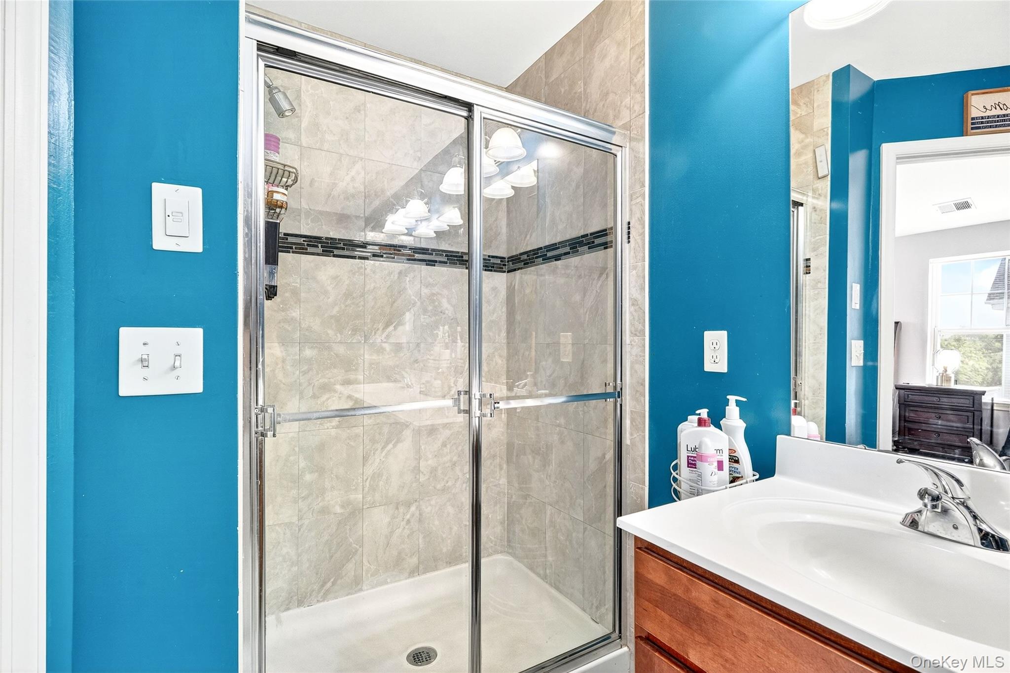 212 Hawthorn Way, New Windsor, NY 12553