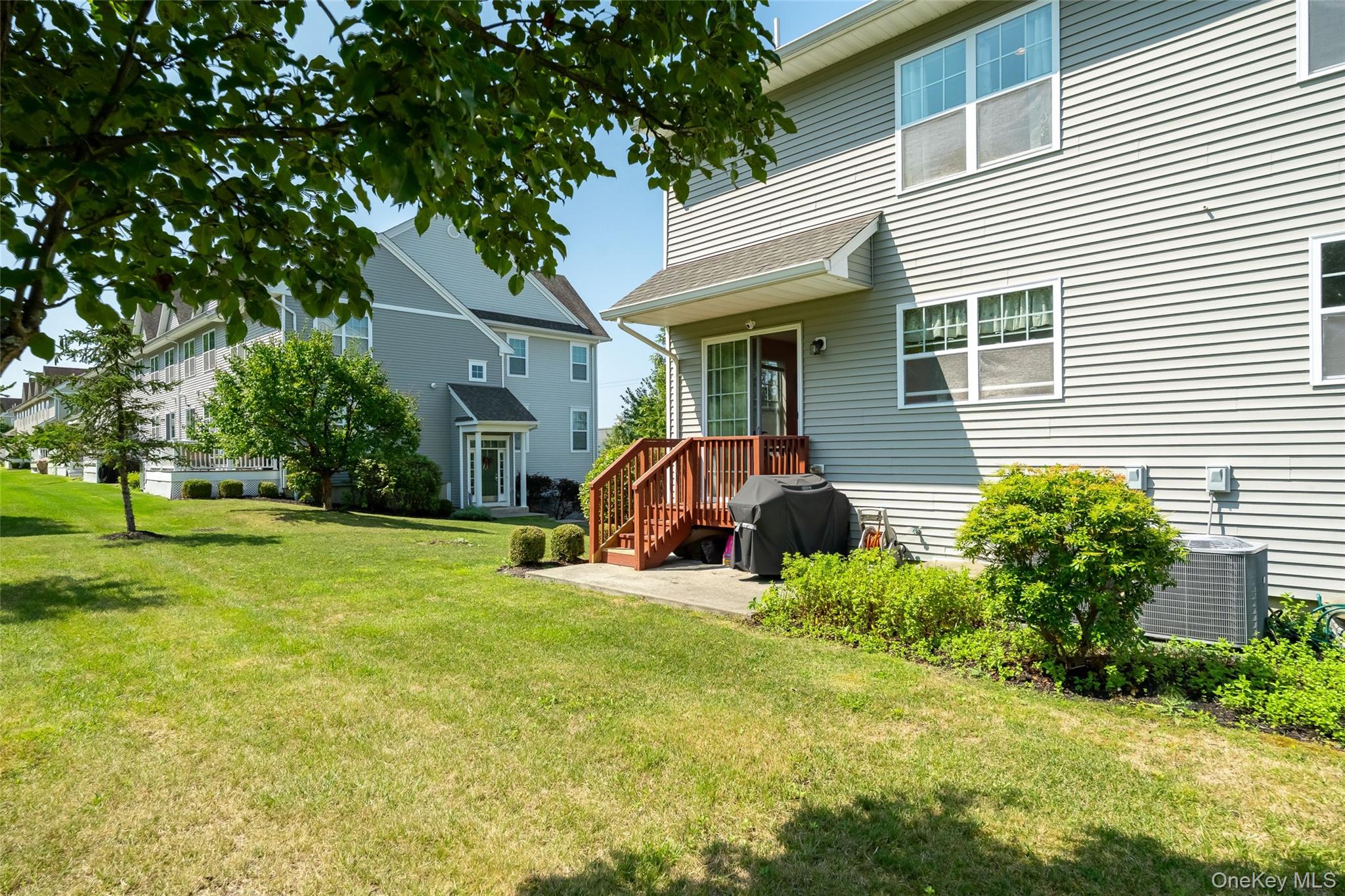 212 Hawthorn Way, New Windsor, NY 12553