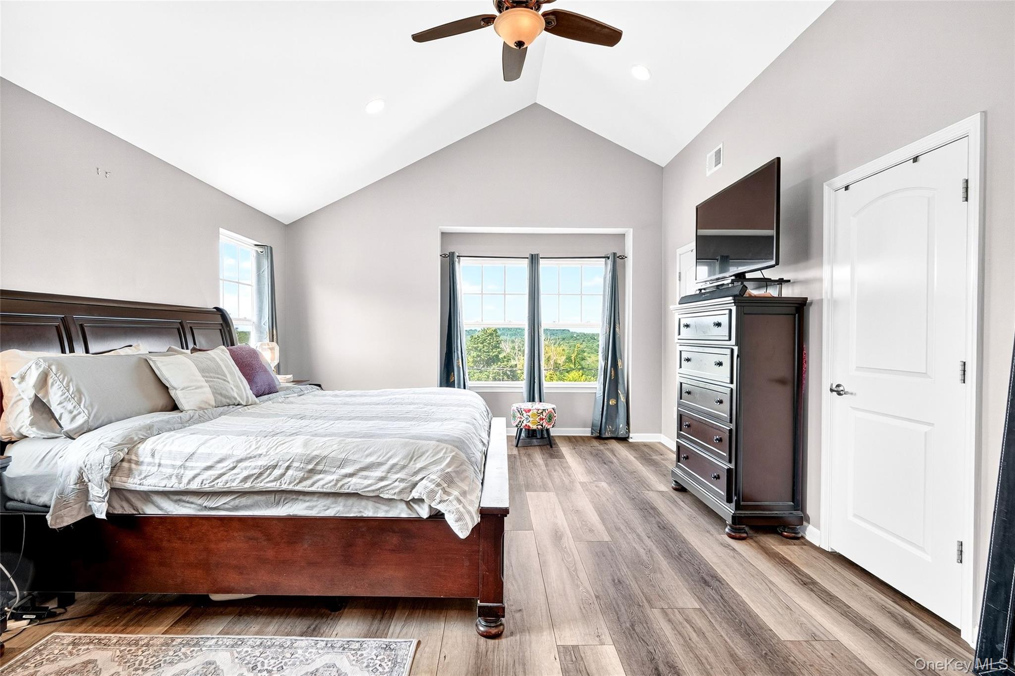 212 Hawthorn Way, New Windsor, NY 12553