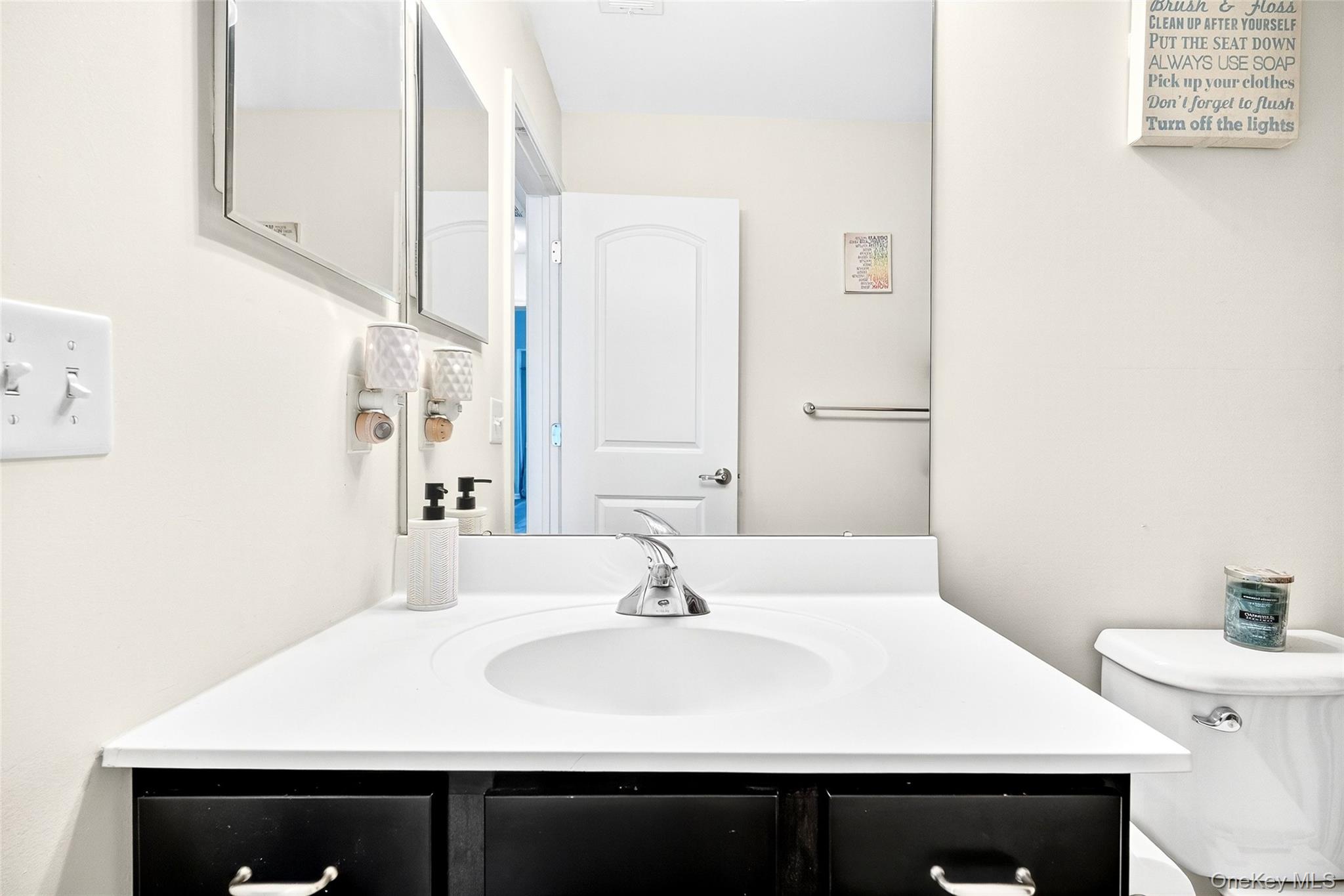 212 Hawthorn Way, New Windsor, NY 12553