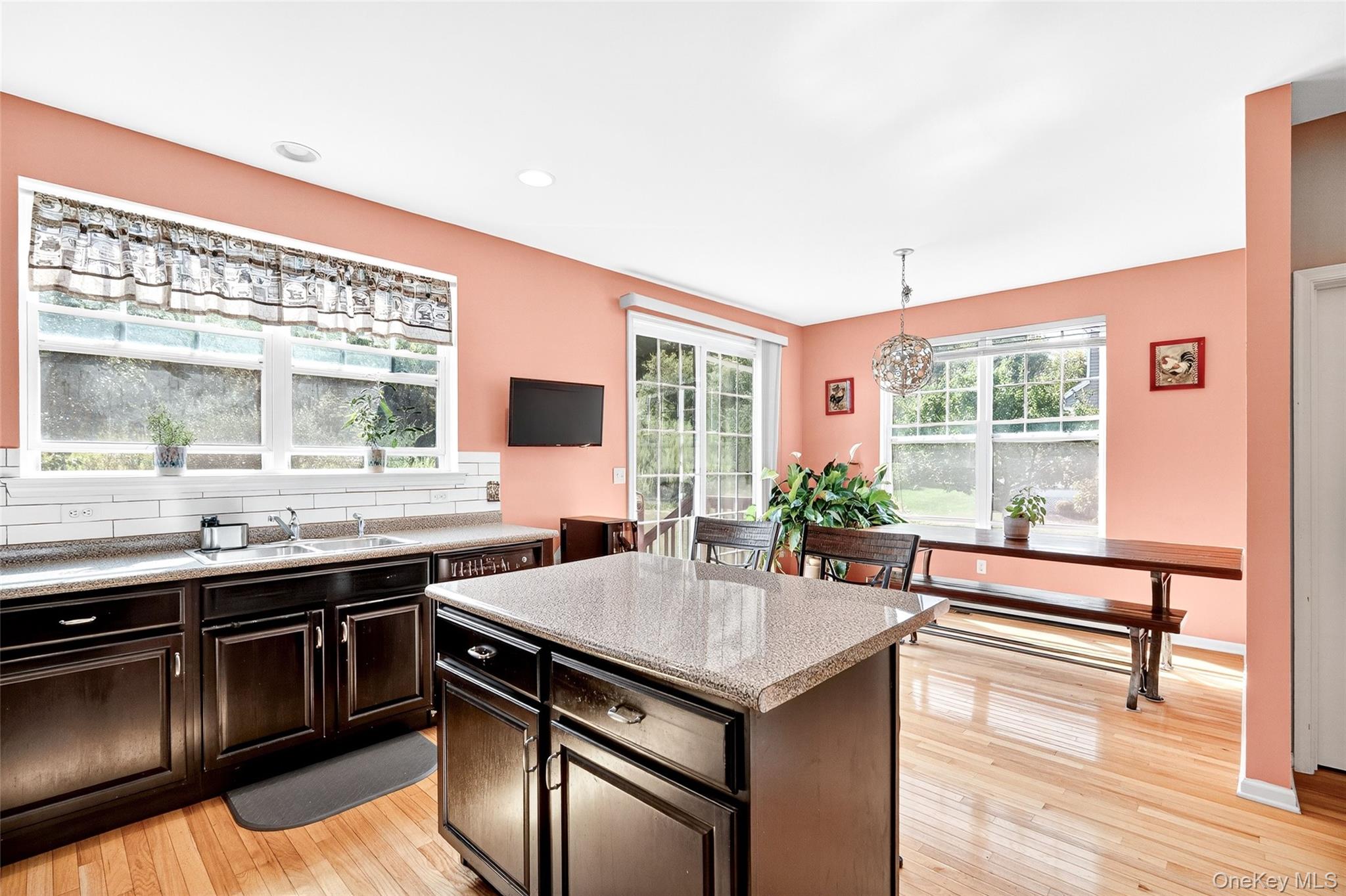 212 Hawthorn Way, New Windsor, NY 12553