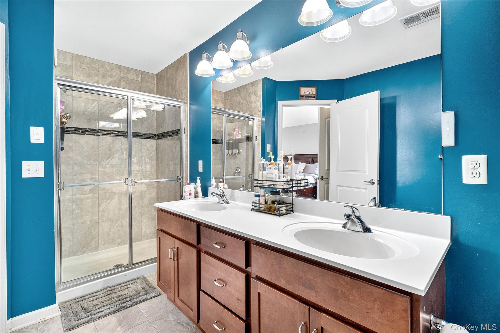 212 Hawthorn Way, New Windsor, NY 12553