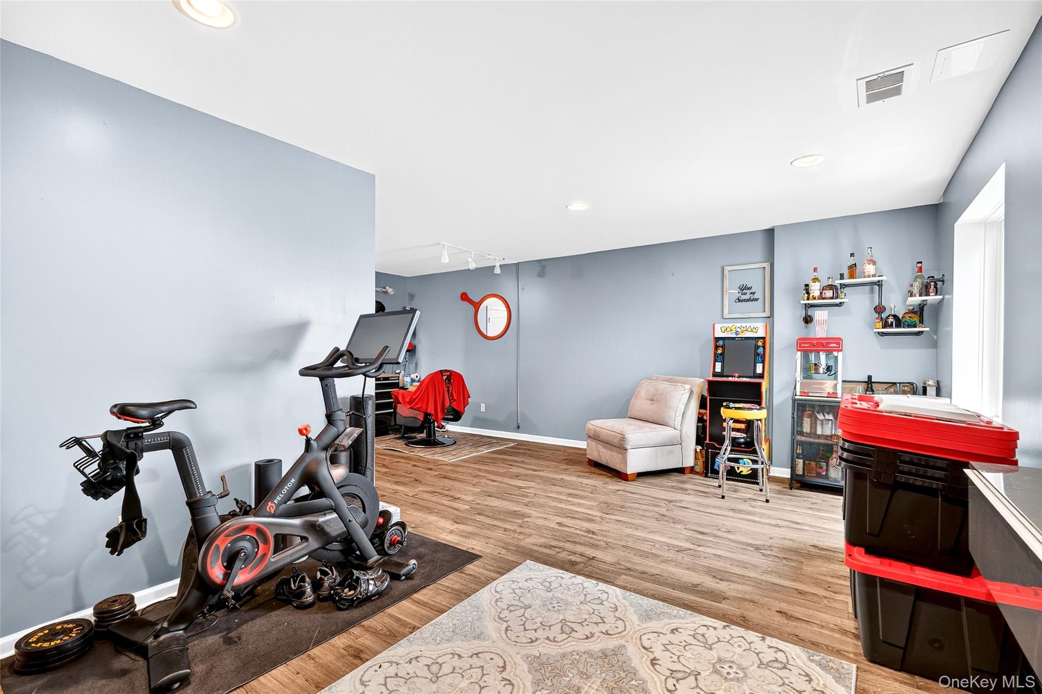 212 Hawthorn Way, New Windsor, NY 12553