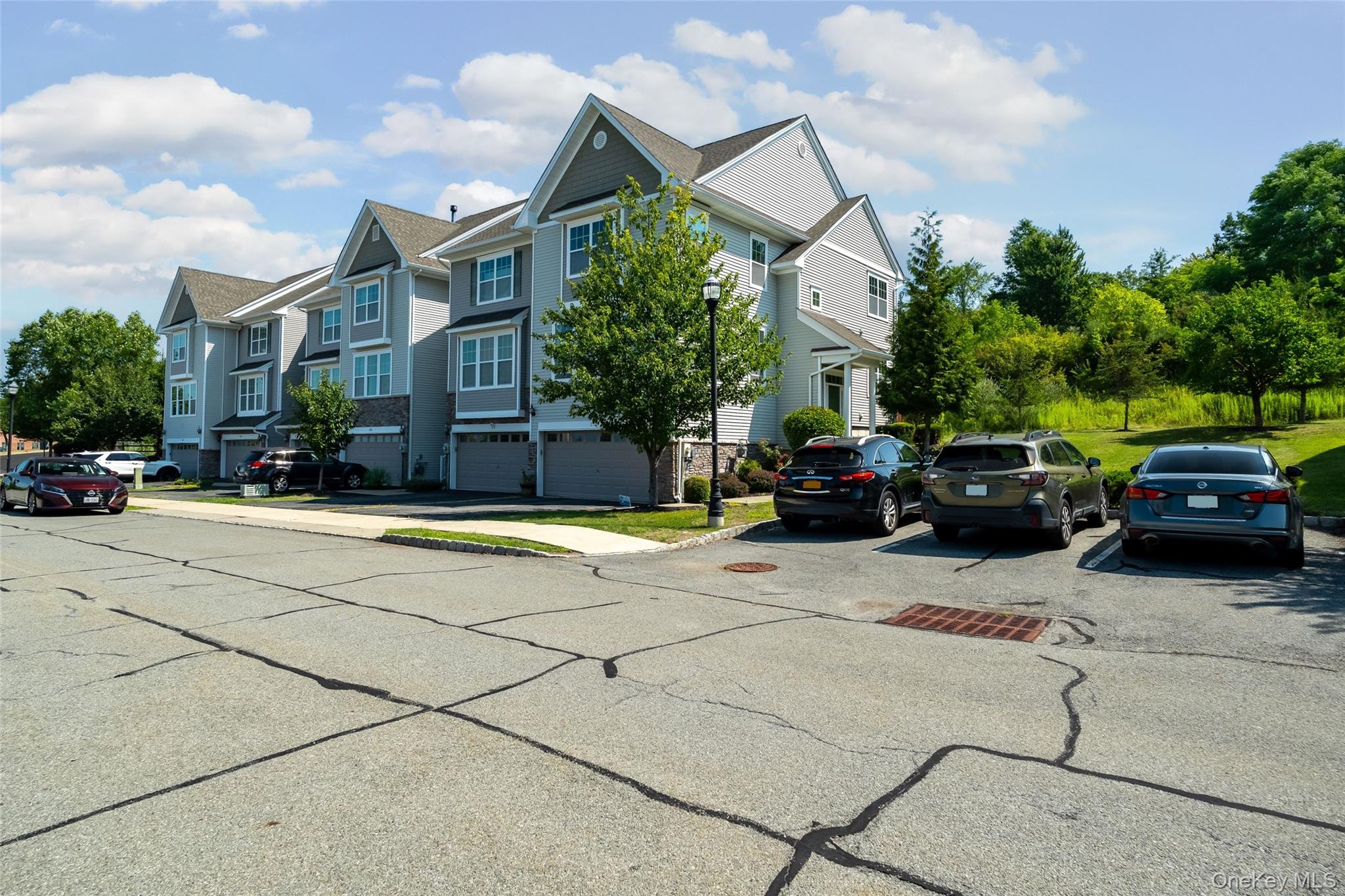 212 Hawthorn Way, New Windsor, NY 12553