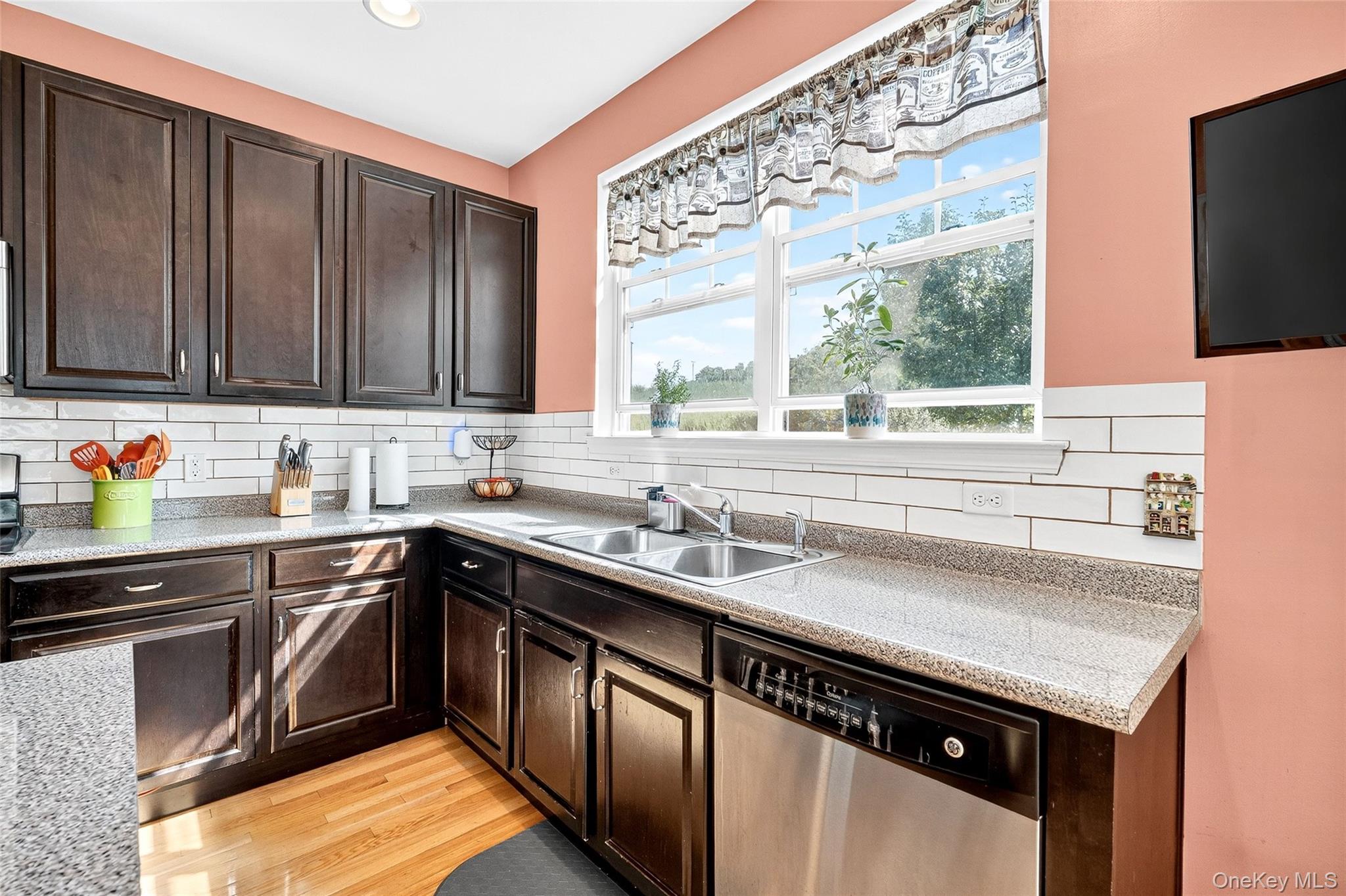 212 Hawthorn Way, New Windsor, NY 12553