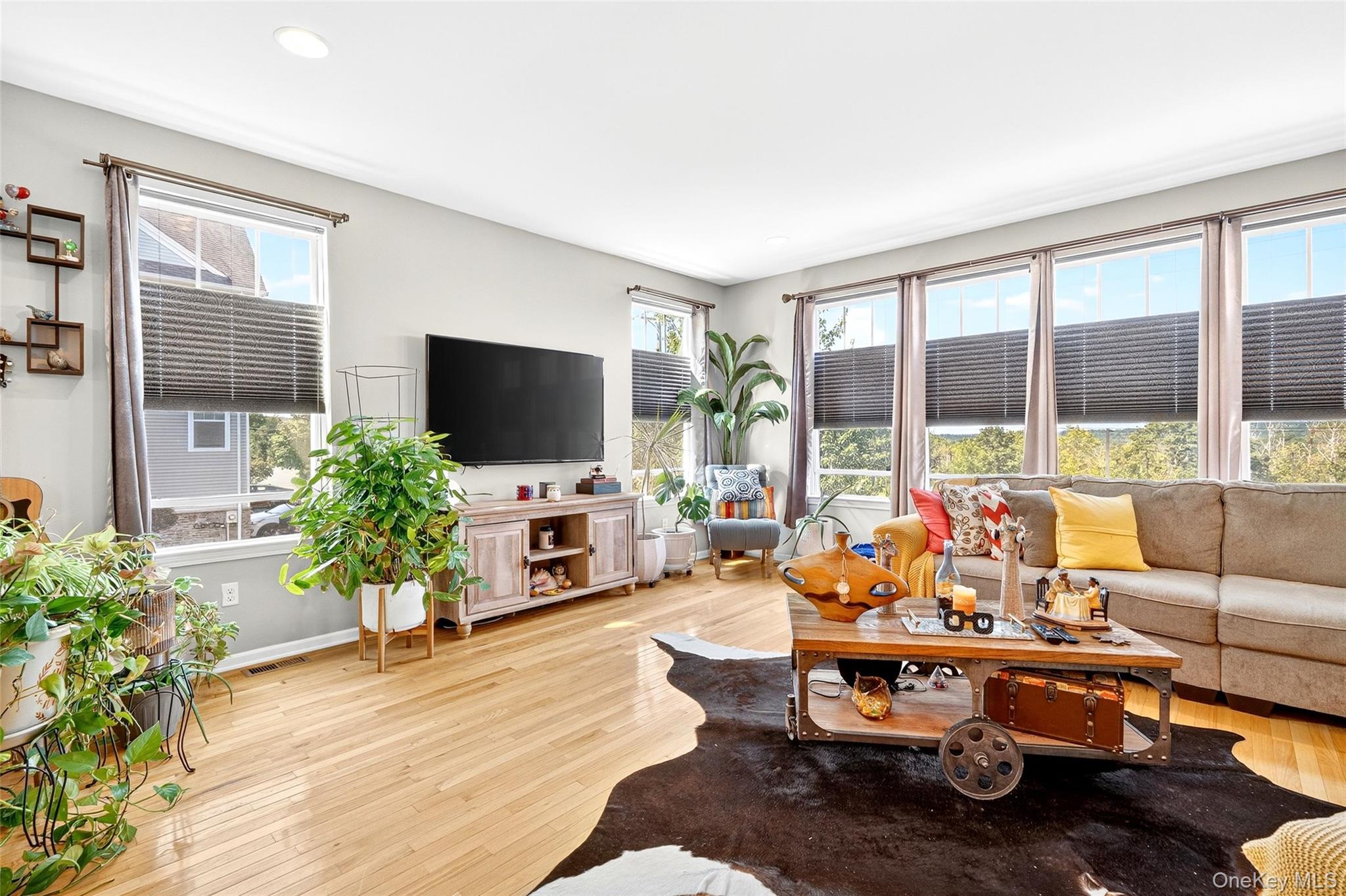 212 Hawthorn Way, New Windsor, NY 12553