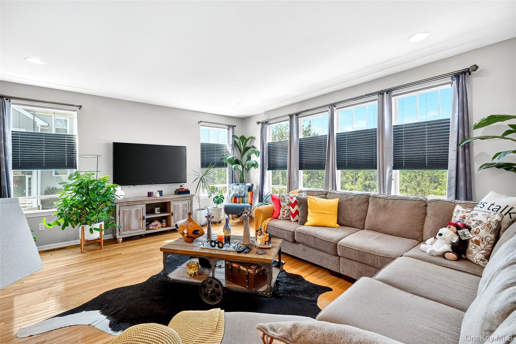 212 Hawthorn Way, New Windsor, NY 12553