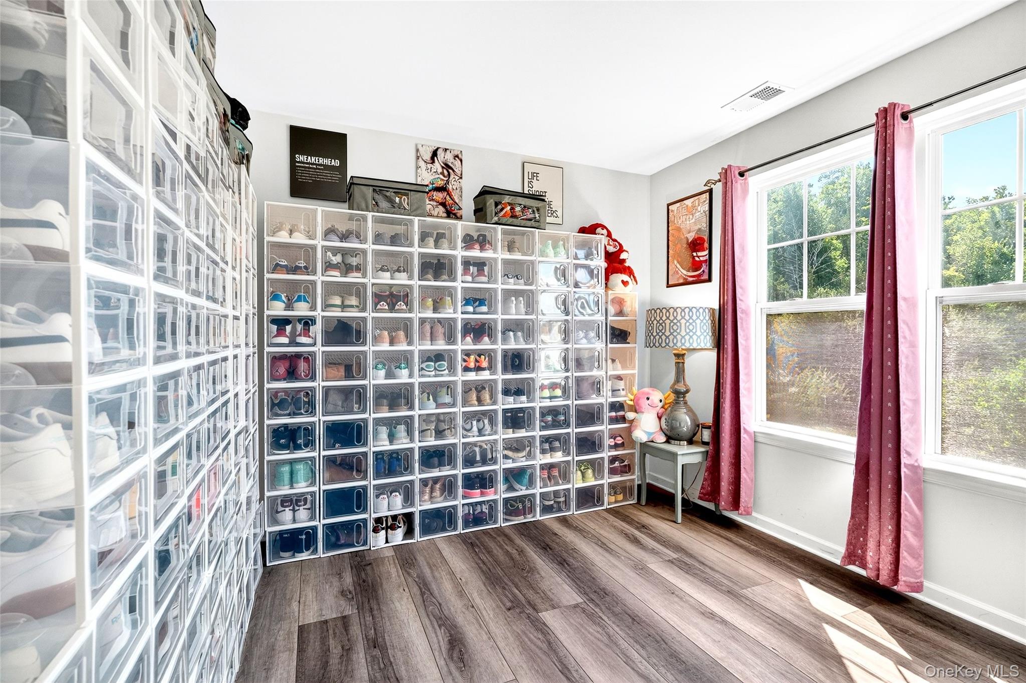 212 Hawthorn Way, New Windsor, NY 12553