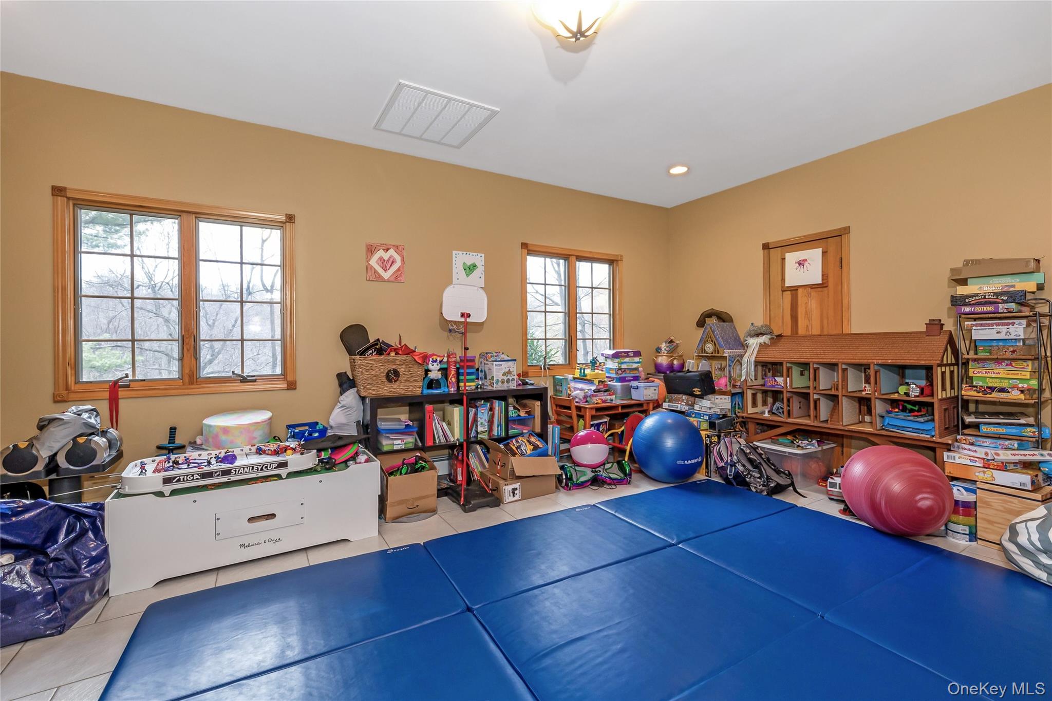 16 Faraway Road, Armonk, NY 10504