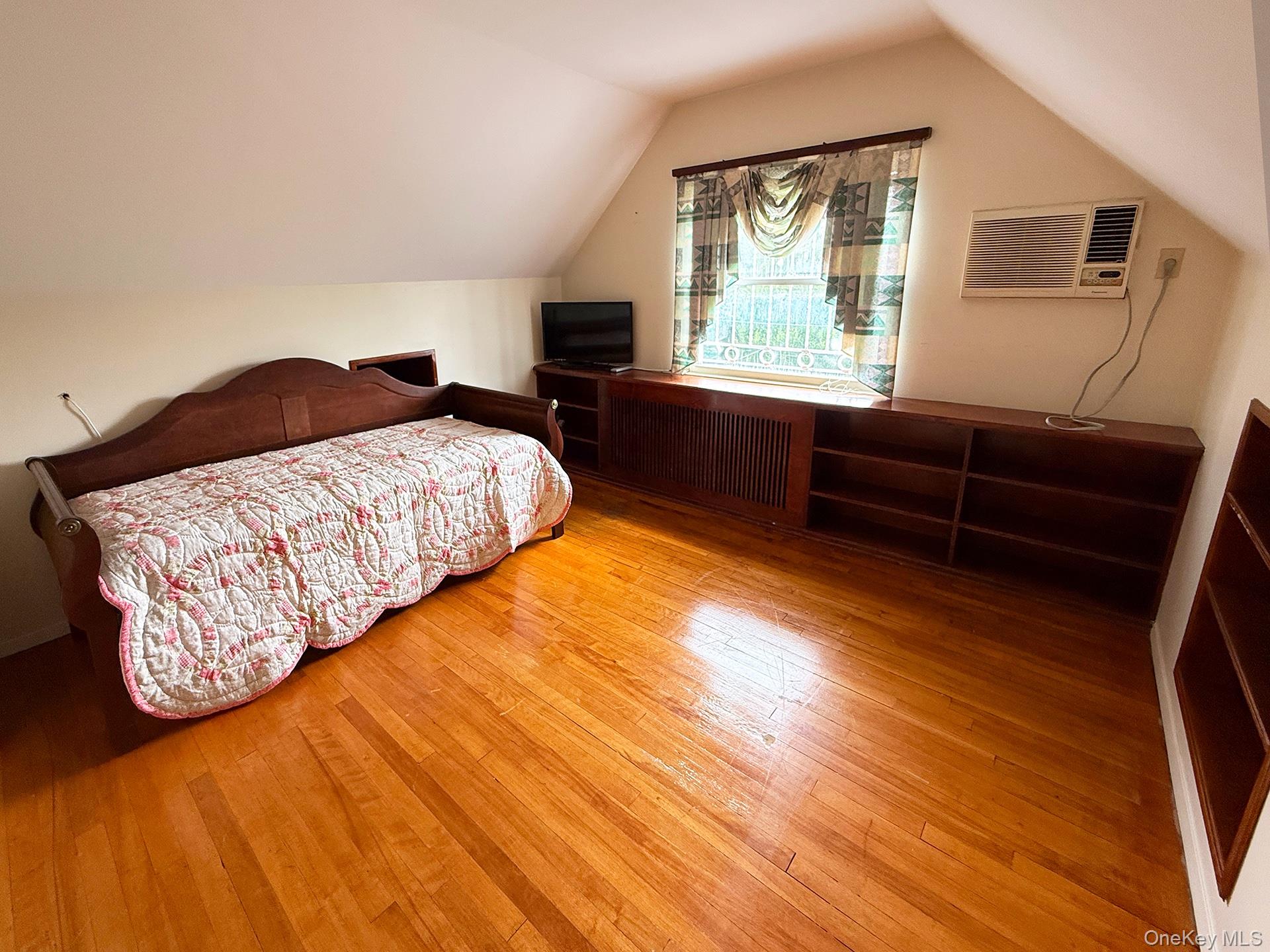 48-22 195th Street, Fresh Meadows, NY 11365