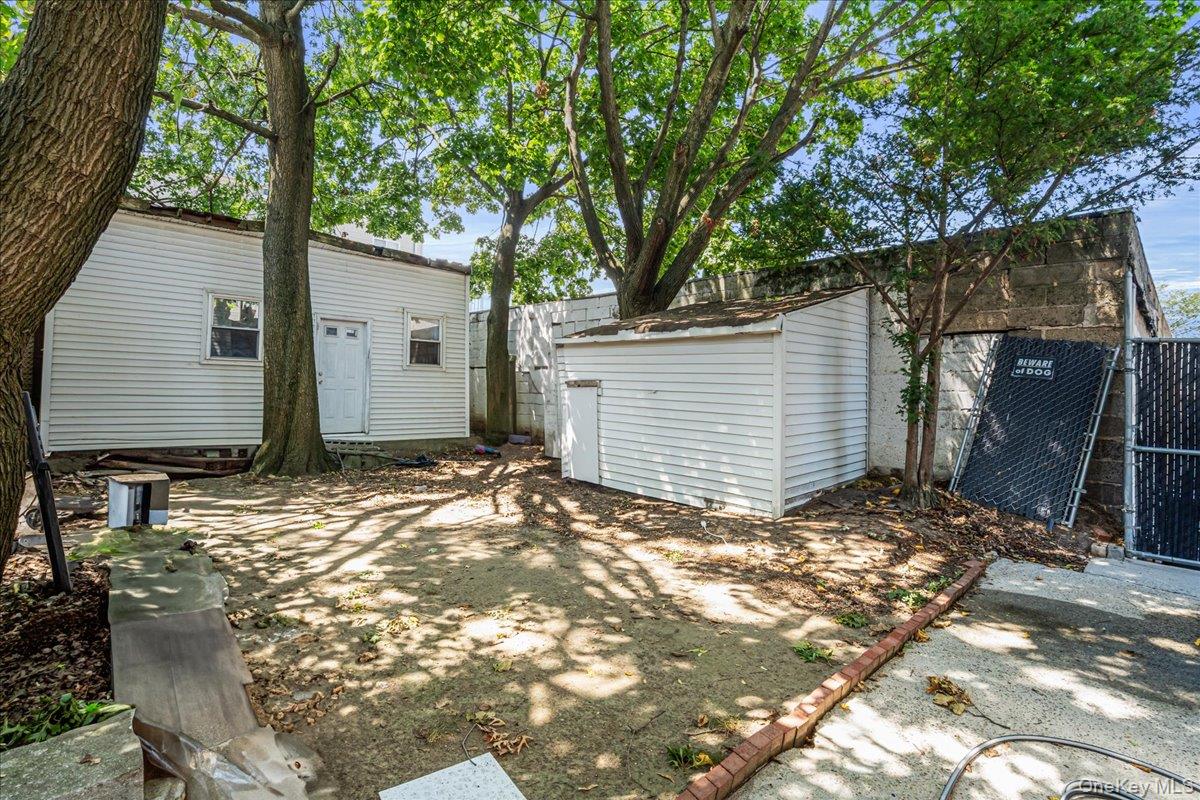 8010 59th Street, Glendale, NY 11385