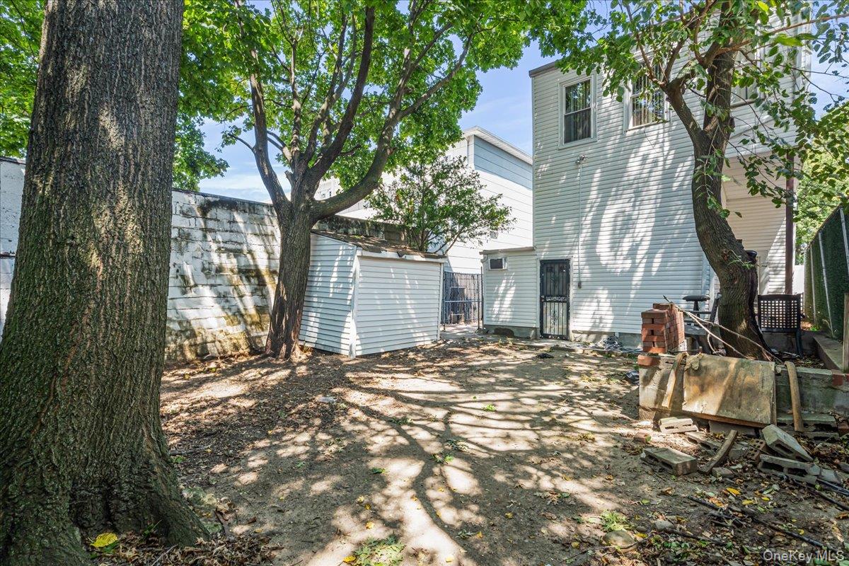 8010 59th Street, Glendale, NY 11385