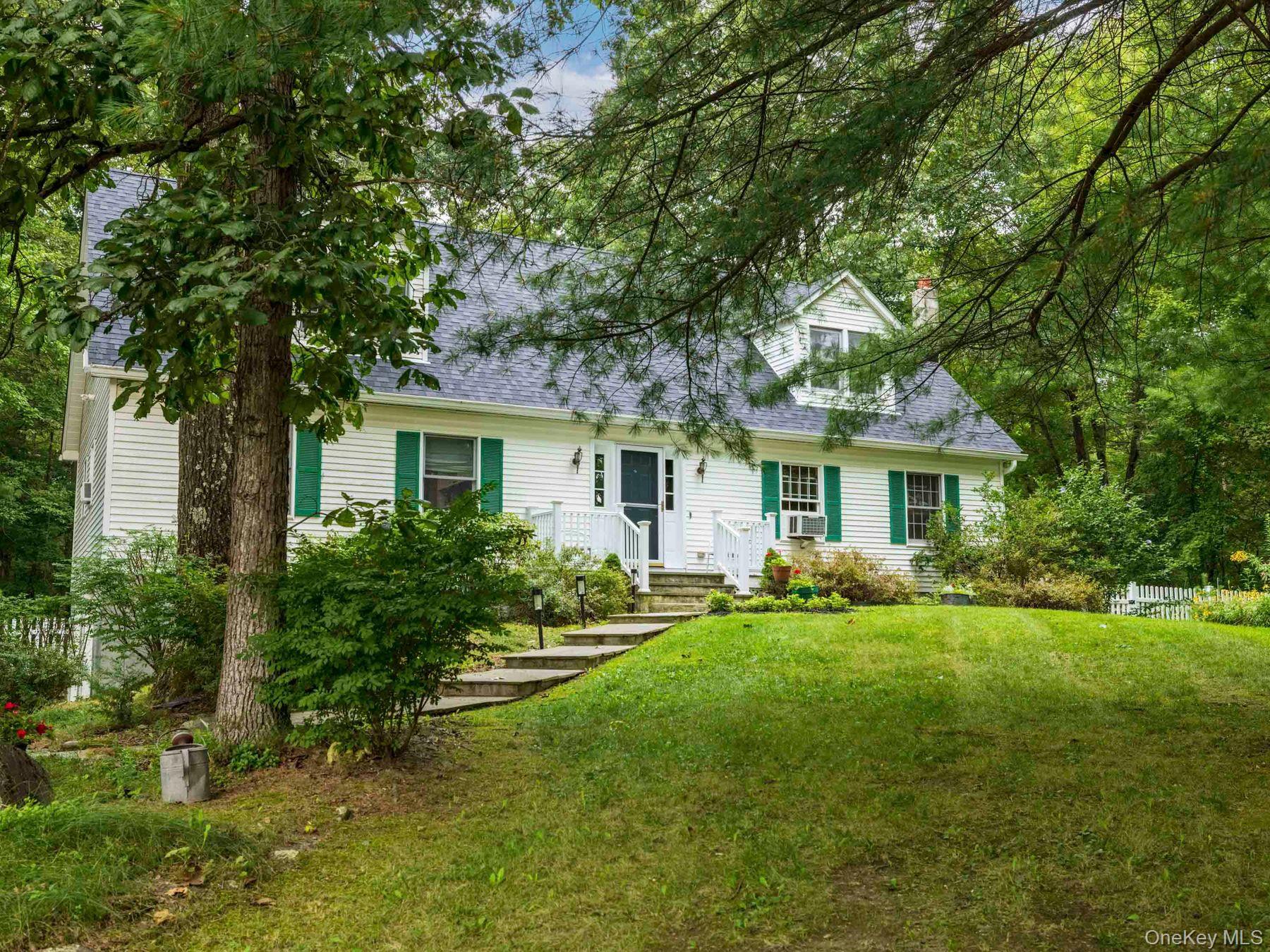 77 W Long Meadow Drive, Staatsburg, NY 12580