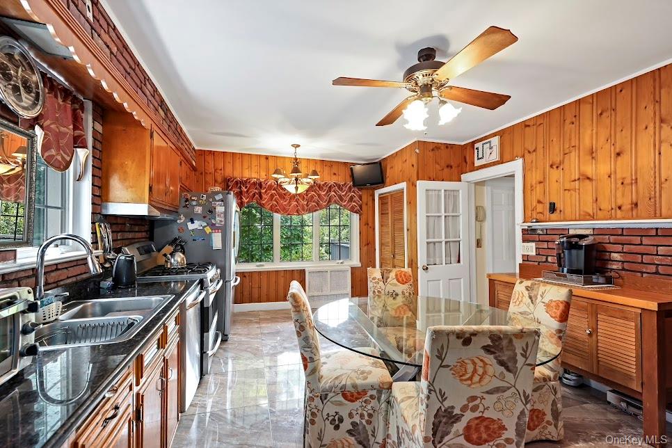 32 Parkway Circle, Mount Vernon, NY 10552