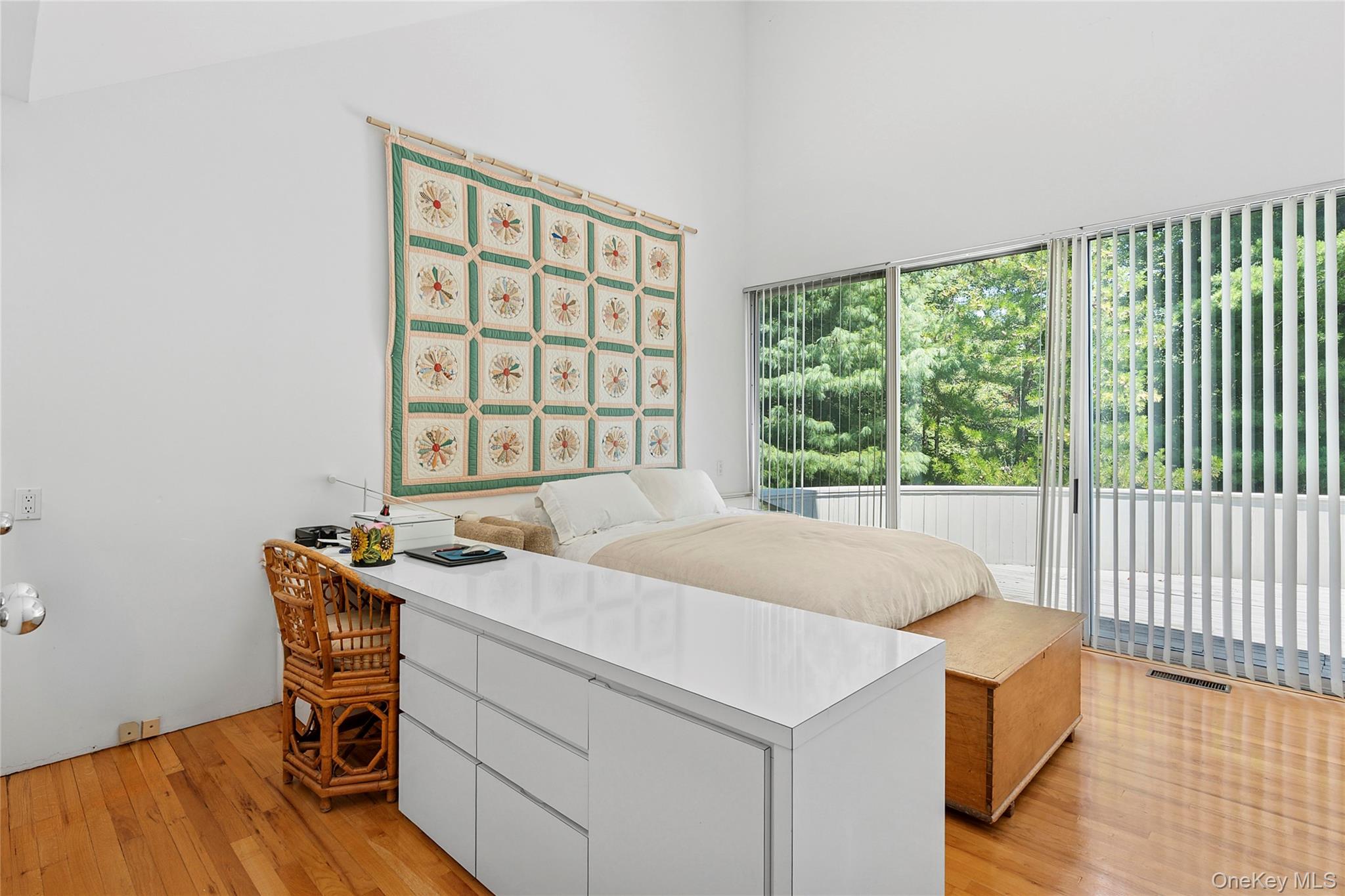 12 Lakewood Lane, Quogue, NY 11959