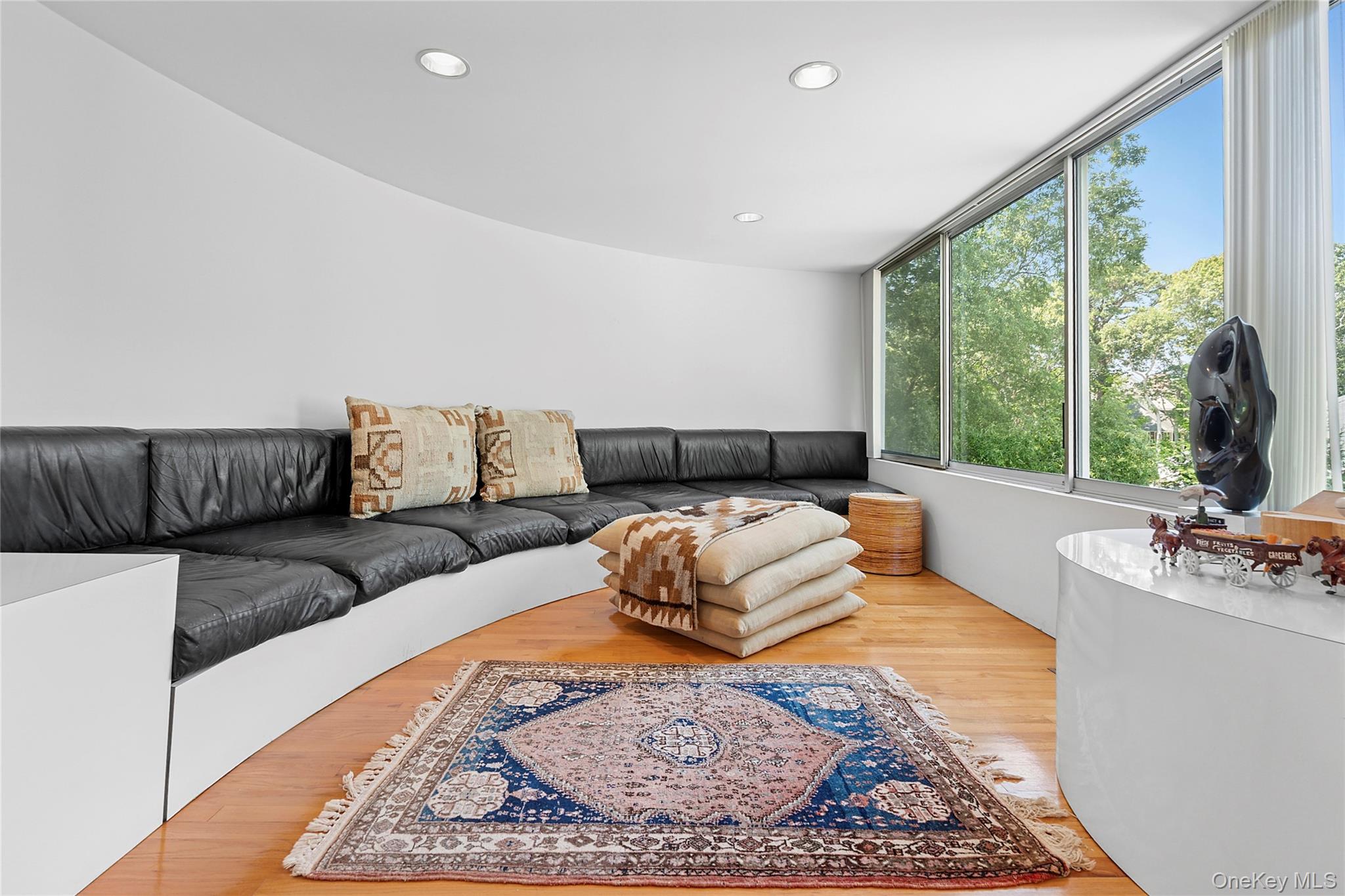 12 Lakewood Lane, Quogue, NY 11959