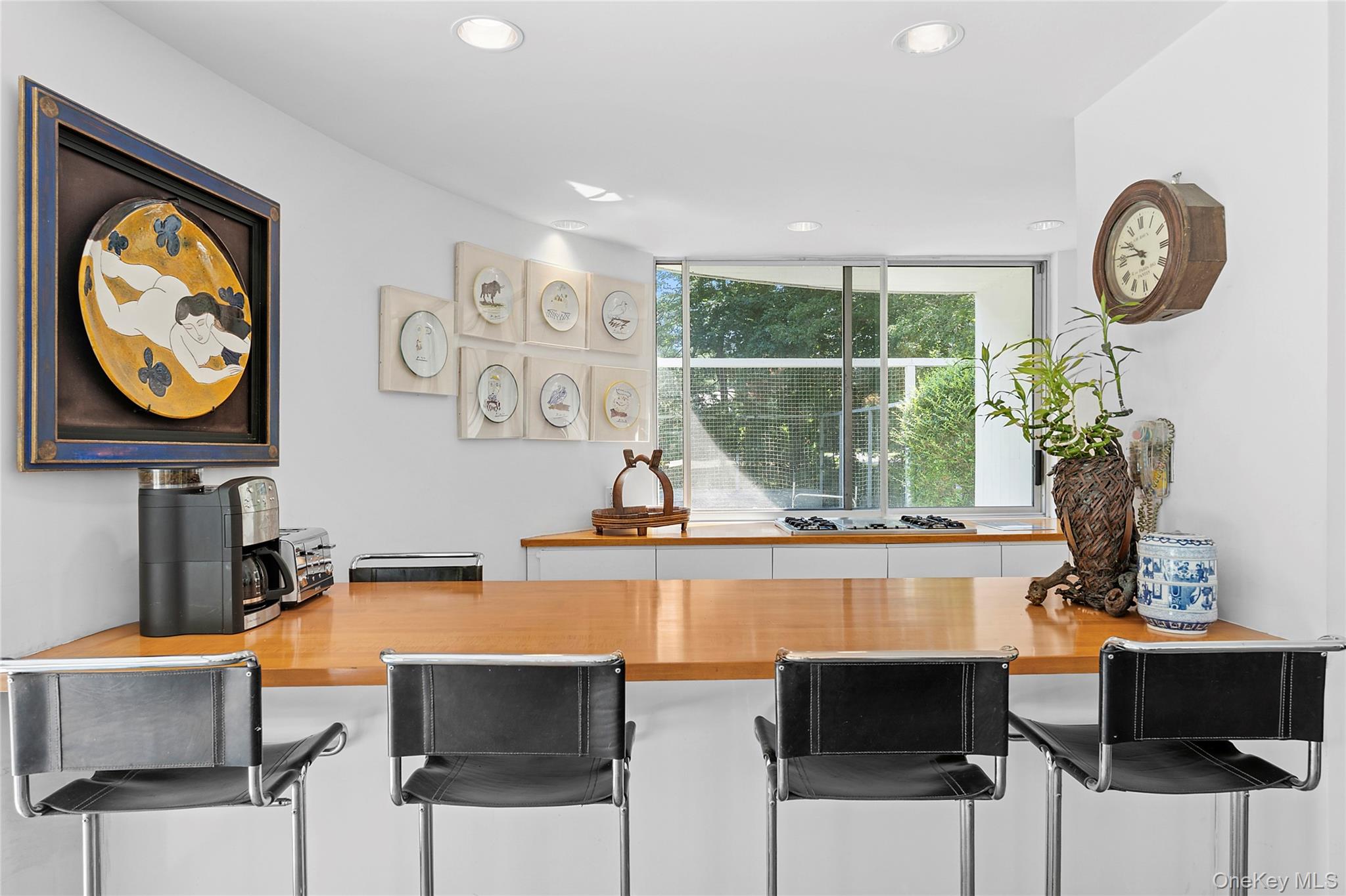 12 Lakewood Lane, Quogue, NY 11959