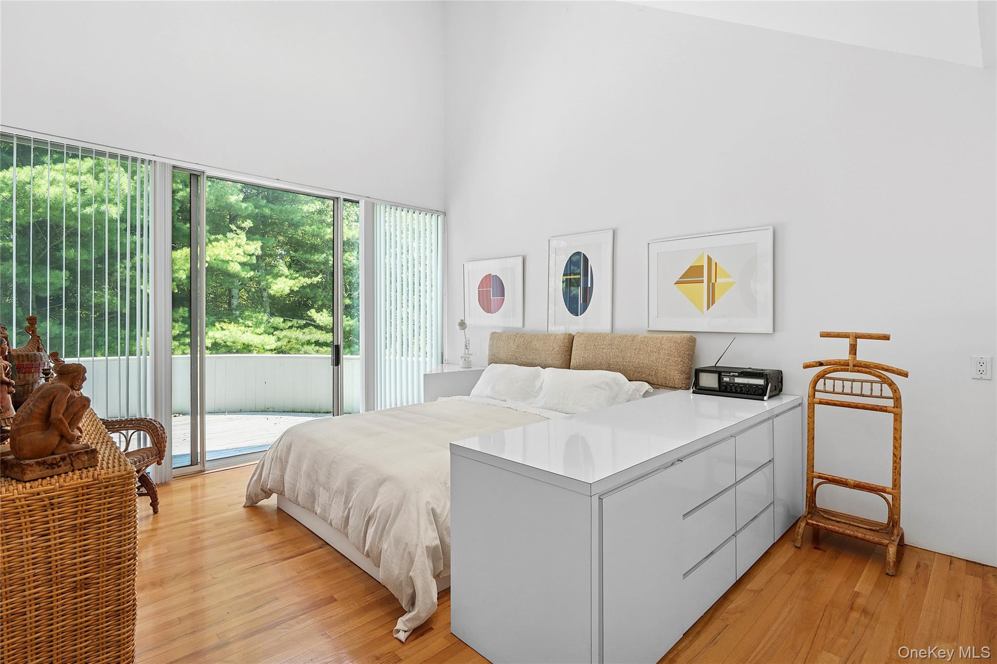 12 Lakewood Lane, Quogue, NY 11959