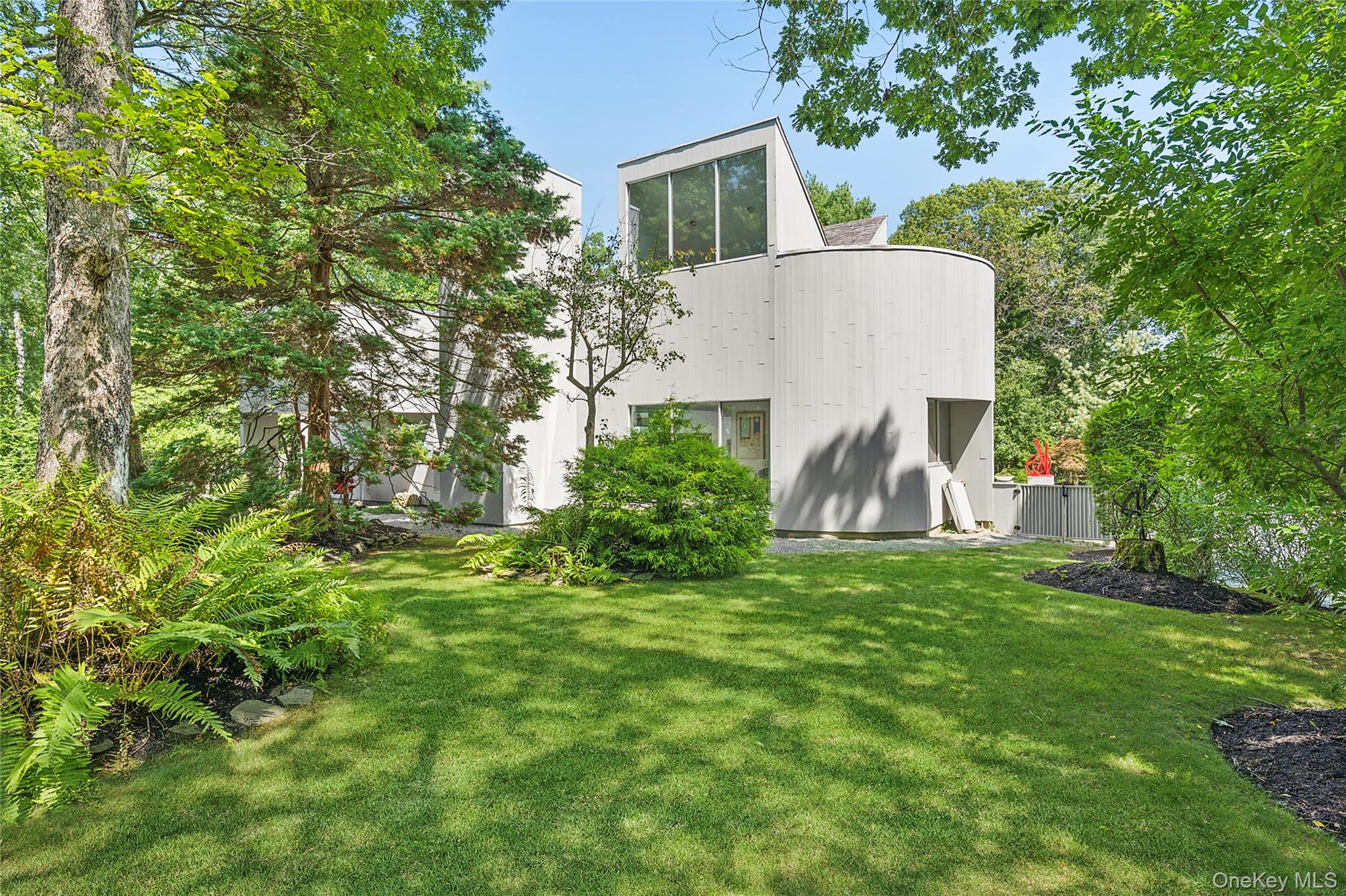 12 Lakewood Lane, Quogue, NY 11959