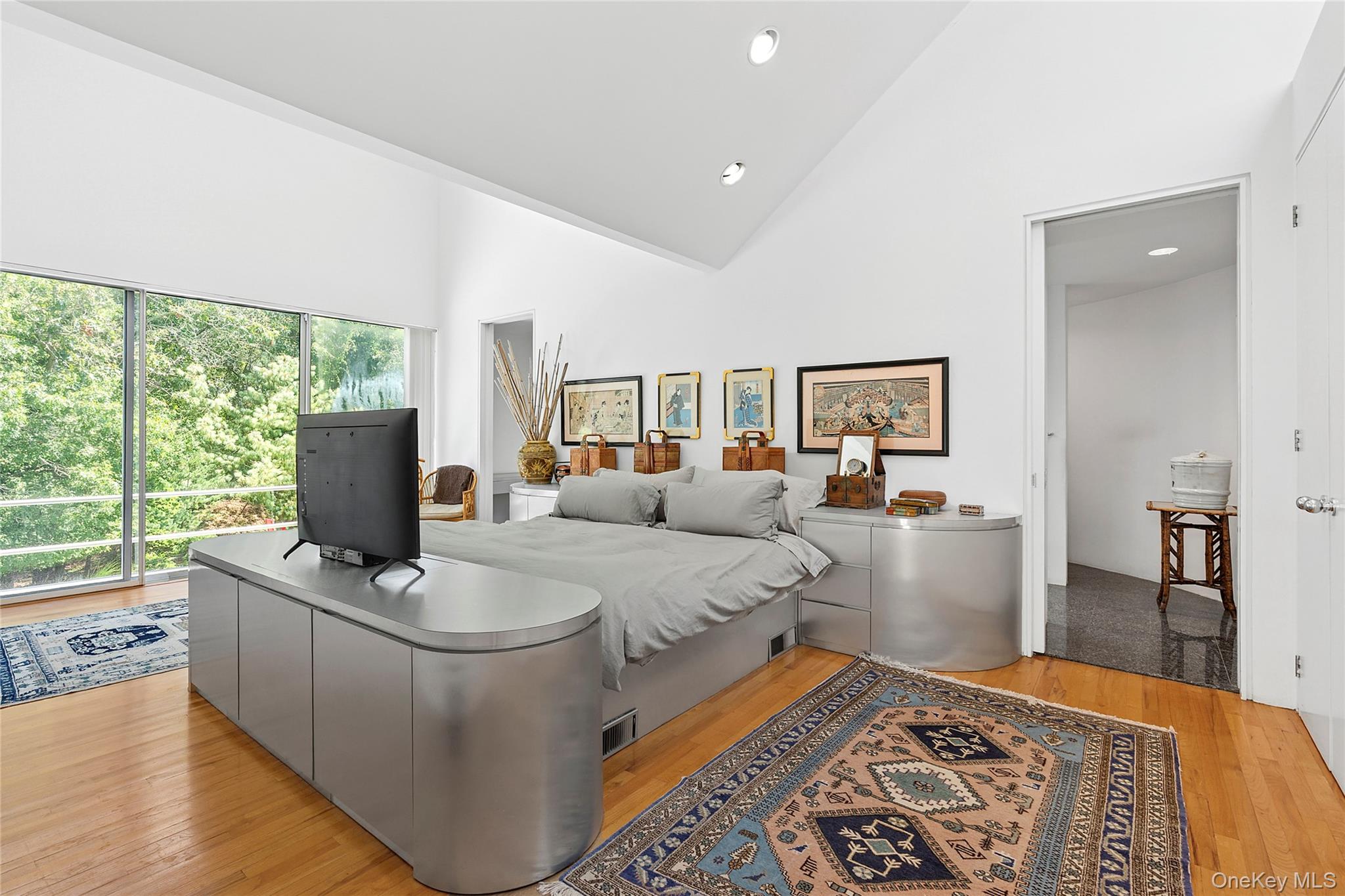 12 Lakewood Lane, Quogue, NY 11959