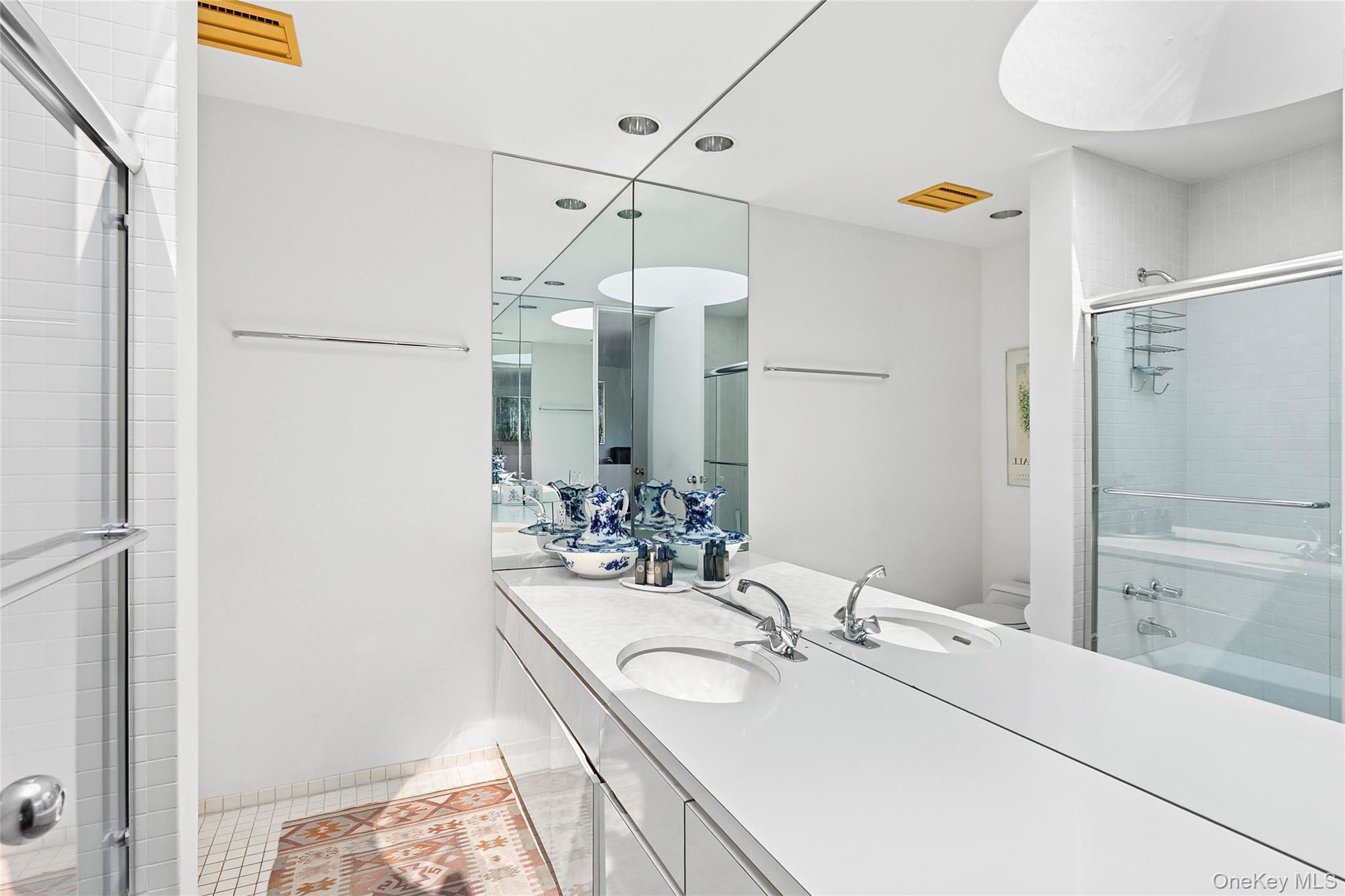 12 Lakewood Lane, Quogue, NY 11959