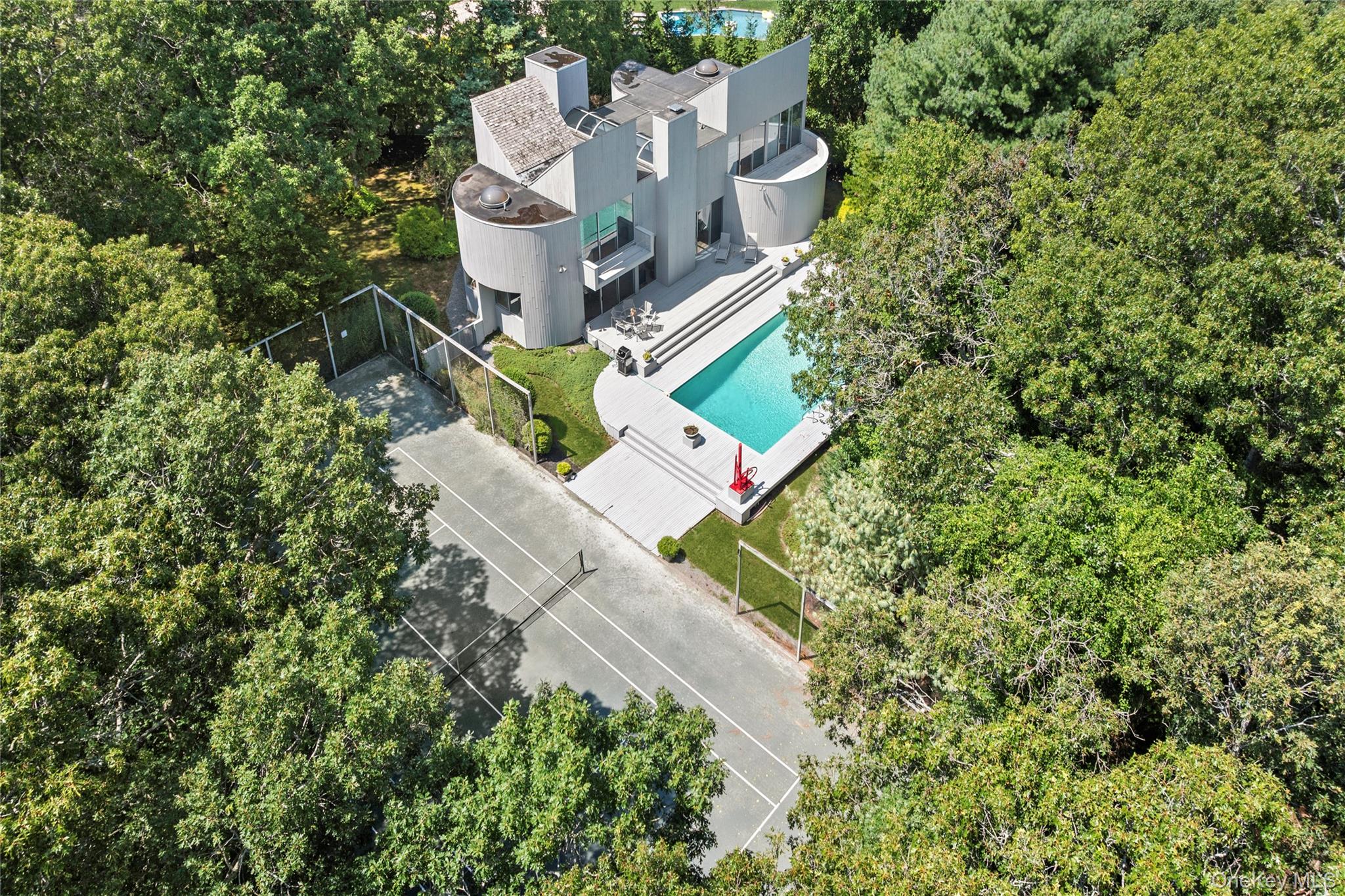 12 Lakewood Lane, Quogue, NY 11959