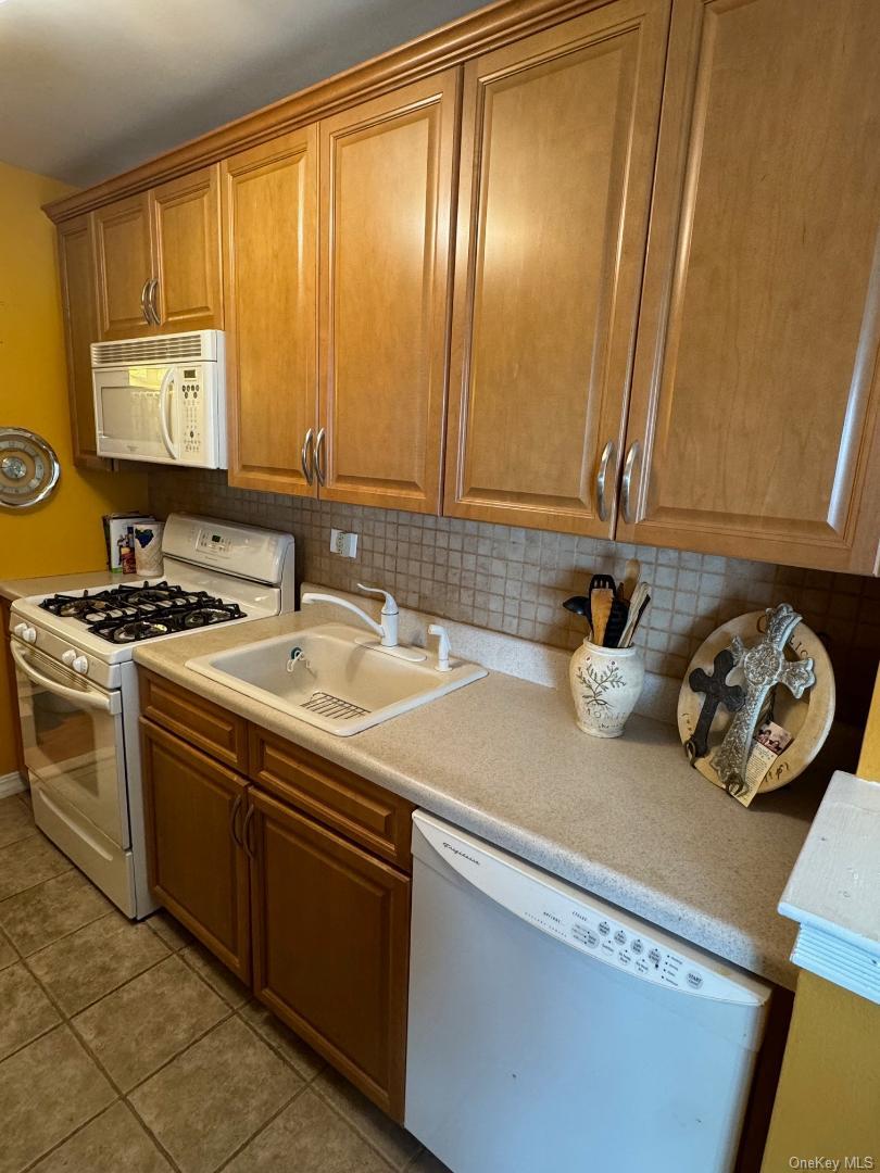 151-15 84th Street # 3E, Howard Beach, NY 11414