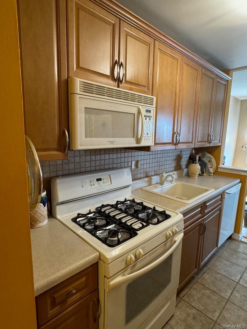 151-15 84th Street # 3E, Howard Beach, NY 11414