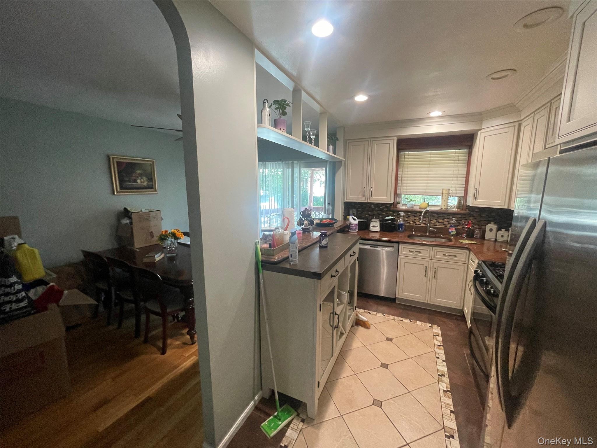 2524 Radcliff Avenue, Bronx, NY 10469