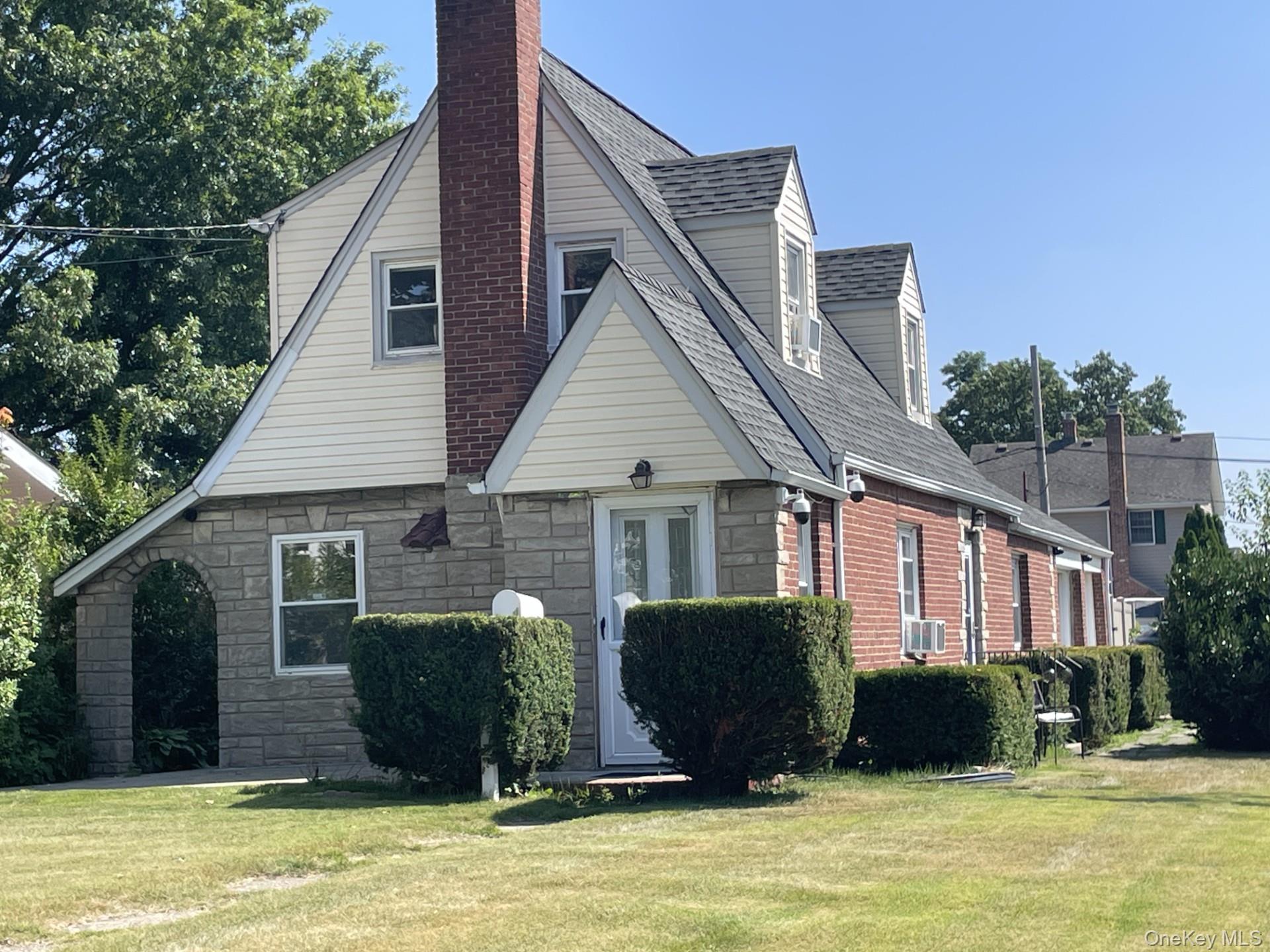 40 6th Avenue, New Hyde Park, NY 11040