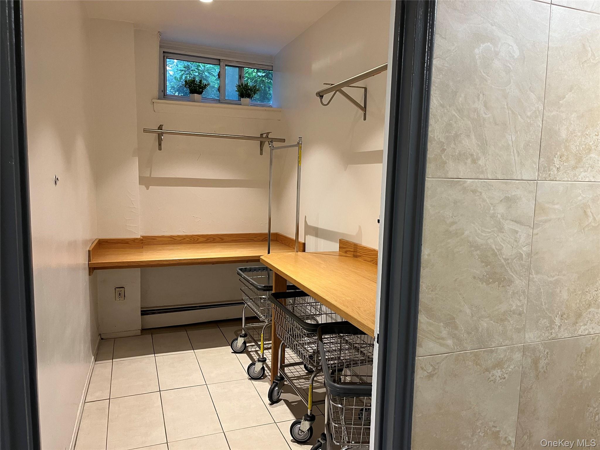 42-30 Douglaston Parkway # 2P, Douglaston, NY 11363