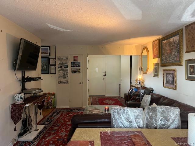 42-30 Douglaston Parkway # 2P, Douglaston, NY 11363