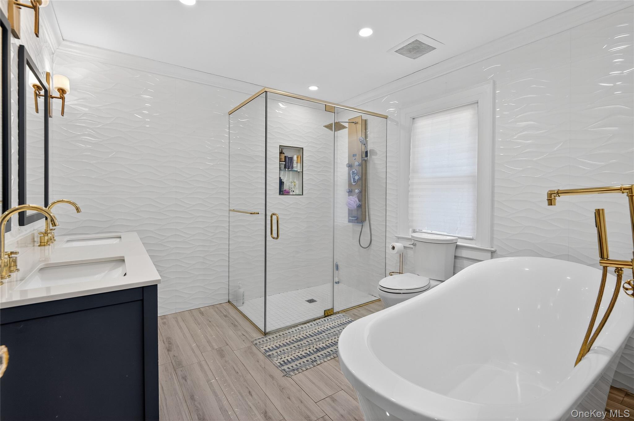 20 Hendrick Avenue, Glen Cove, NY 11542