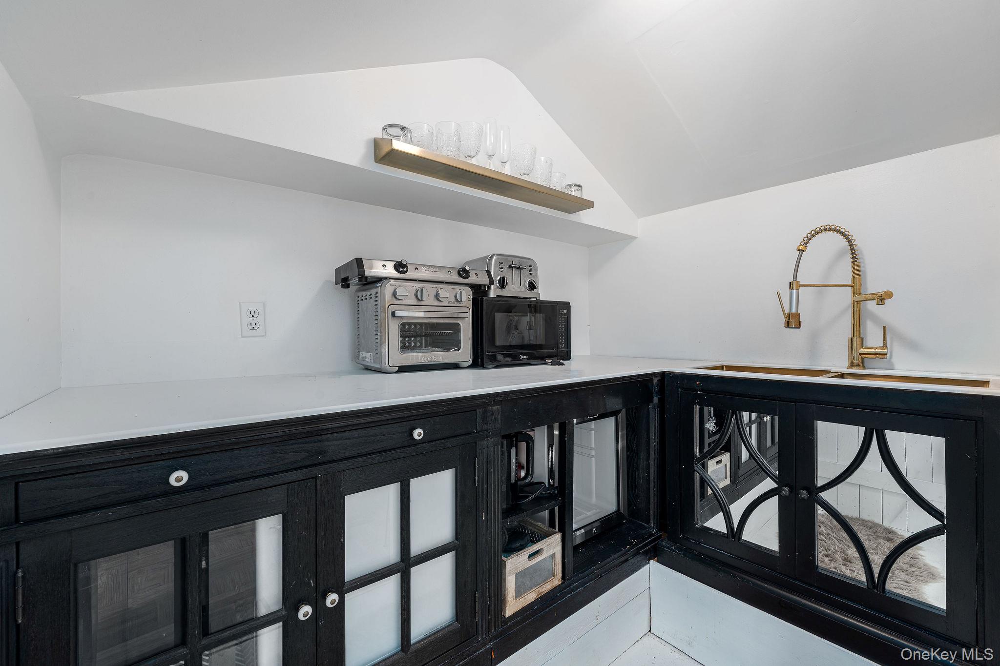 1 Gazon Road, Shelter Island, NY 11964