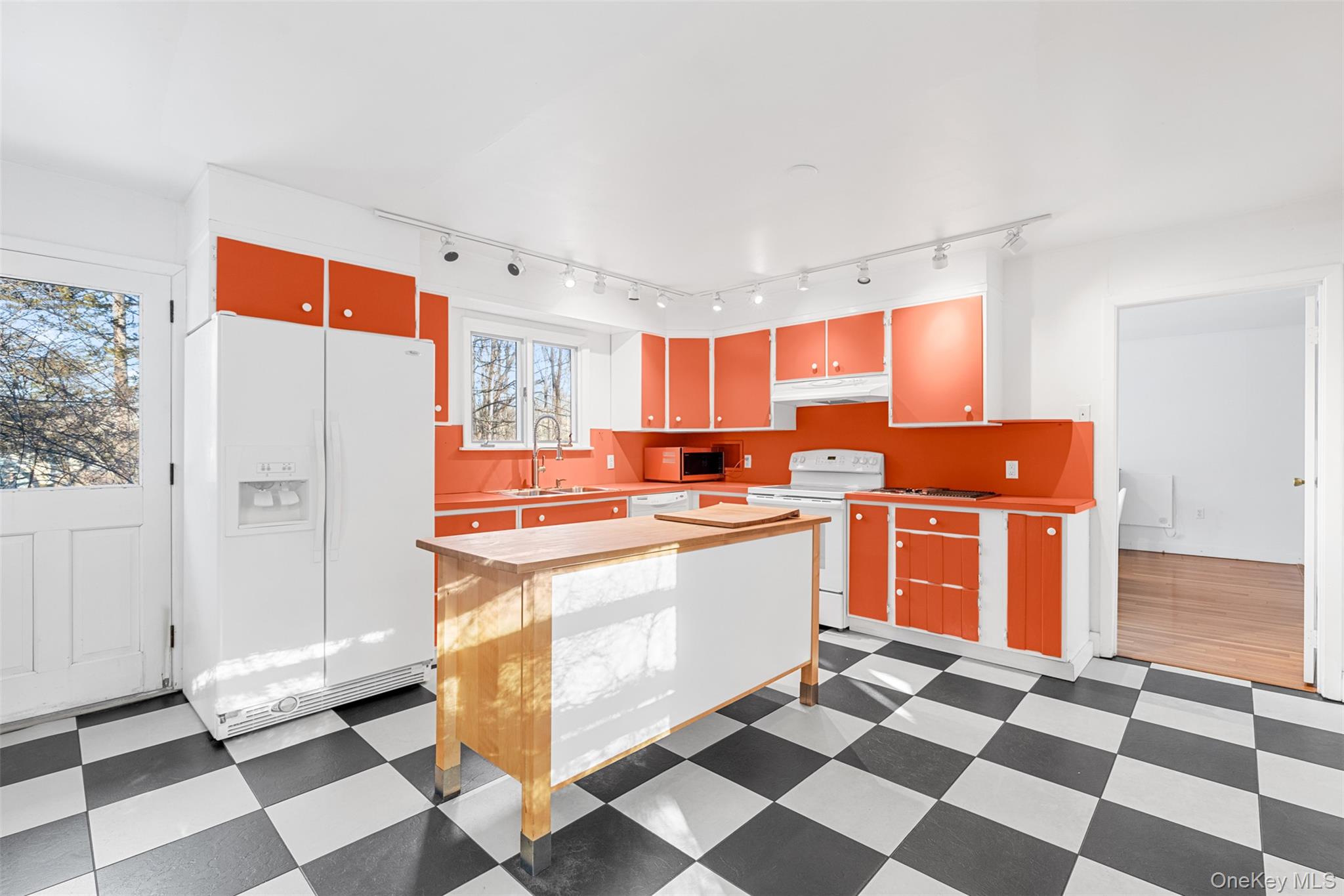 660-668 N Chodikee Lake Road, Highland, NY 12528