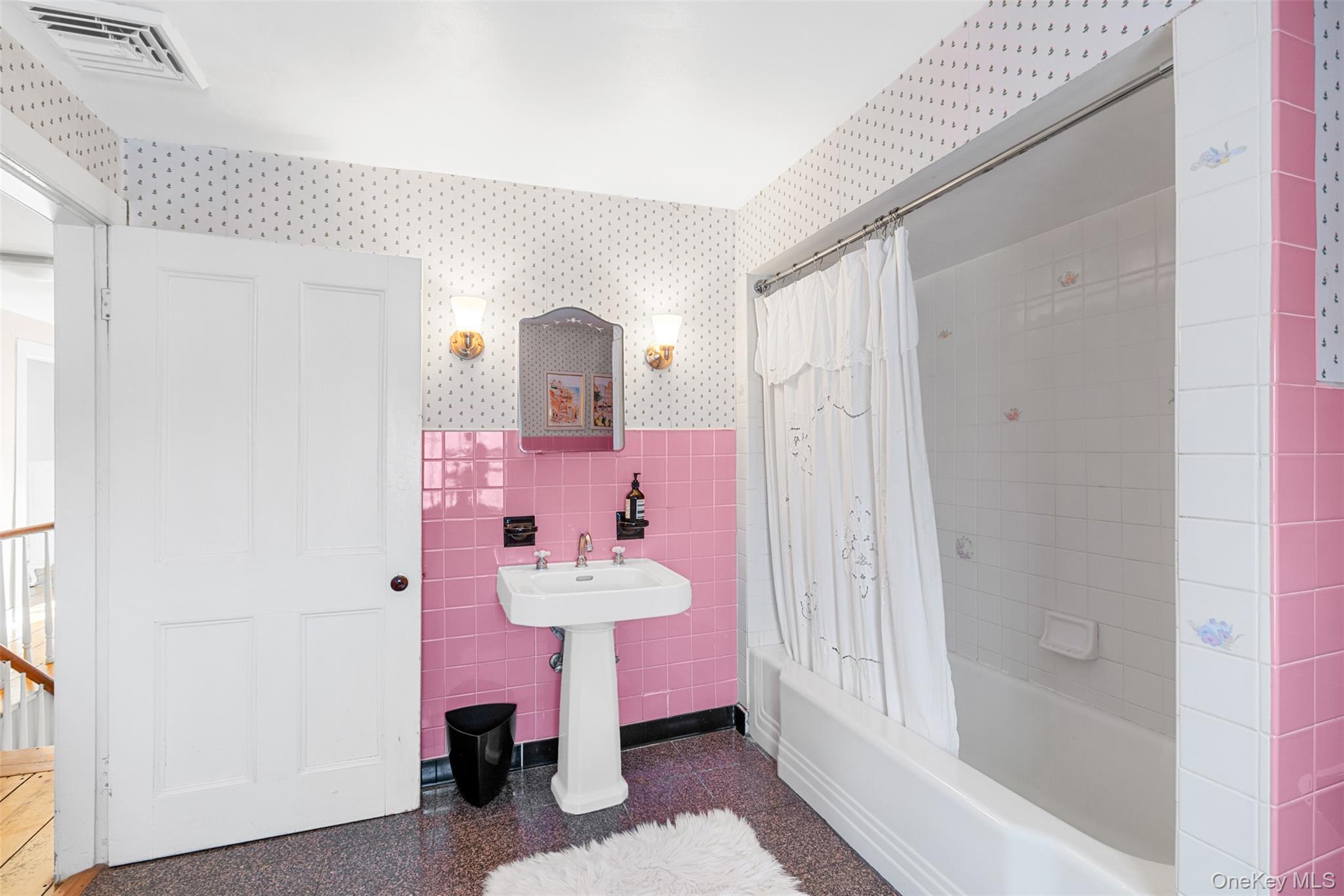 660-668 N Chodikee Lake Road, Highland, NY 12528