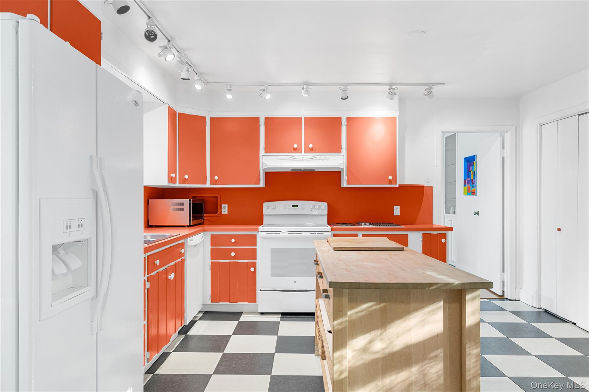 660-668 N Chodikee Lake Road, Highland, NY 12528