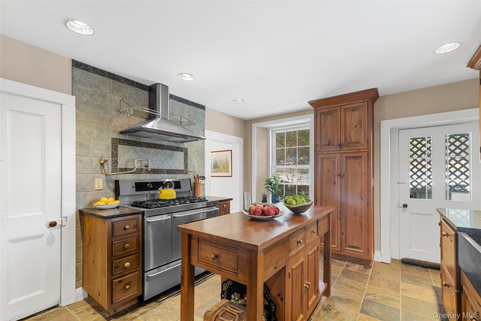 660-668 N Chodikee Lake Road, Highland, NY 12528