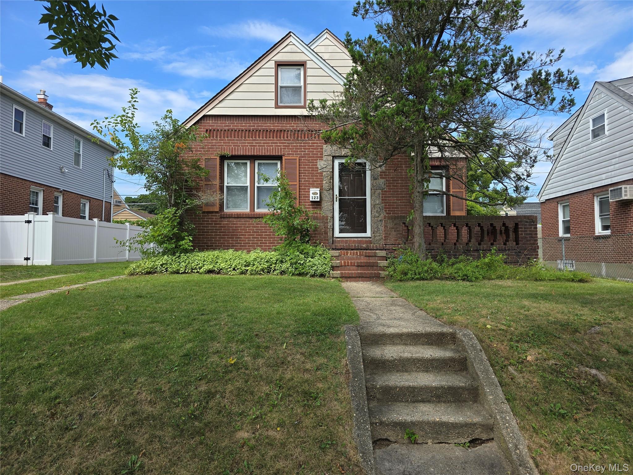 123 Nugent Street, New Hyde Park, NY 11040