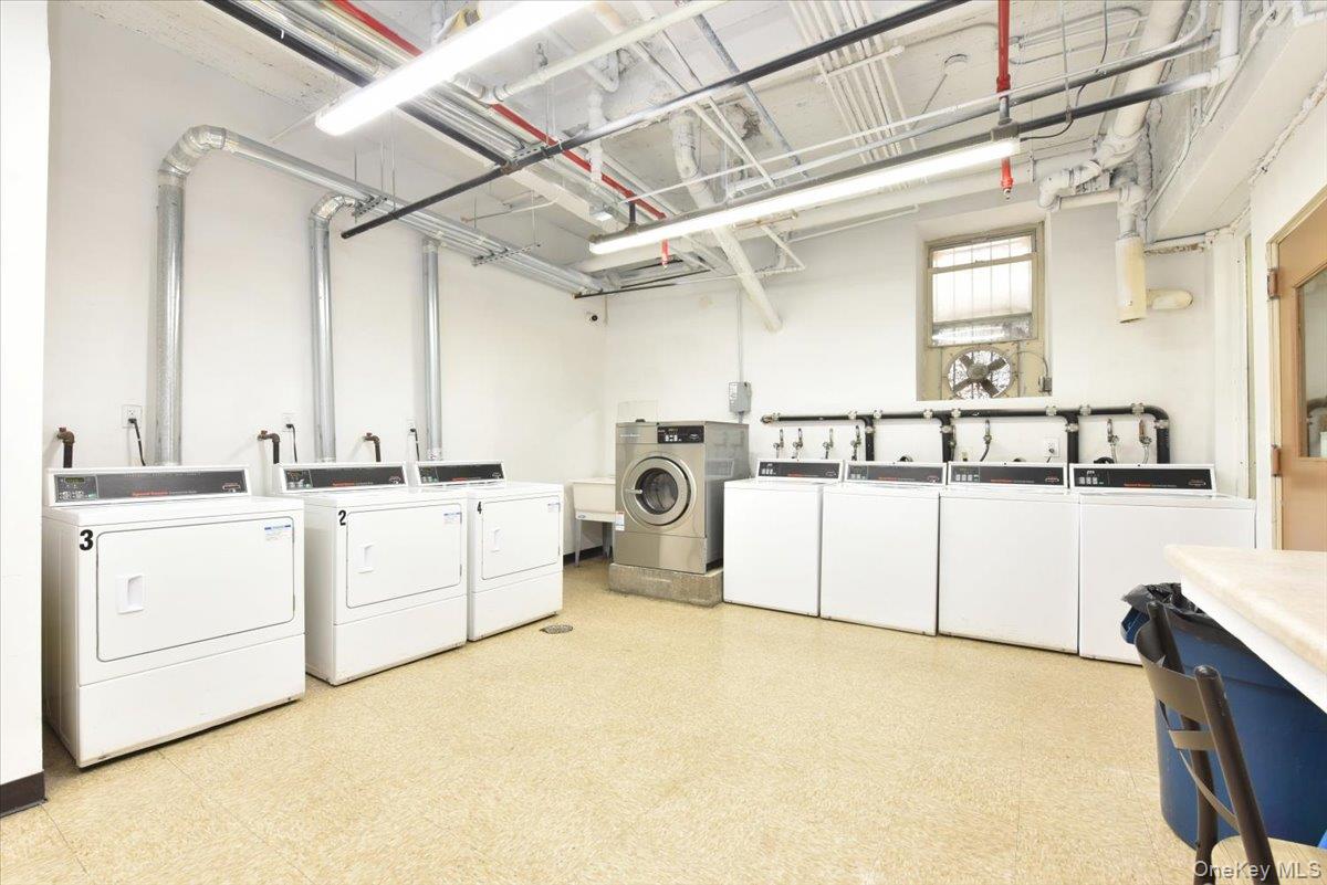 6574 Saunders Street # 3H, Rego Park, NY 11374