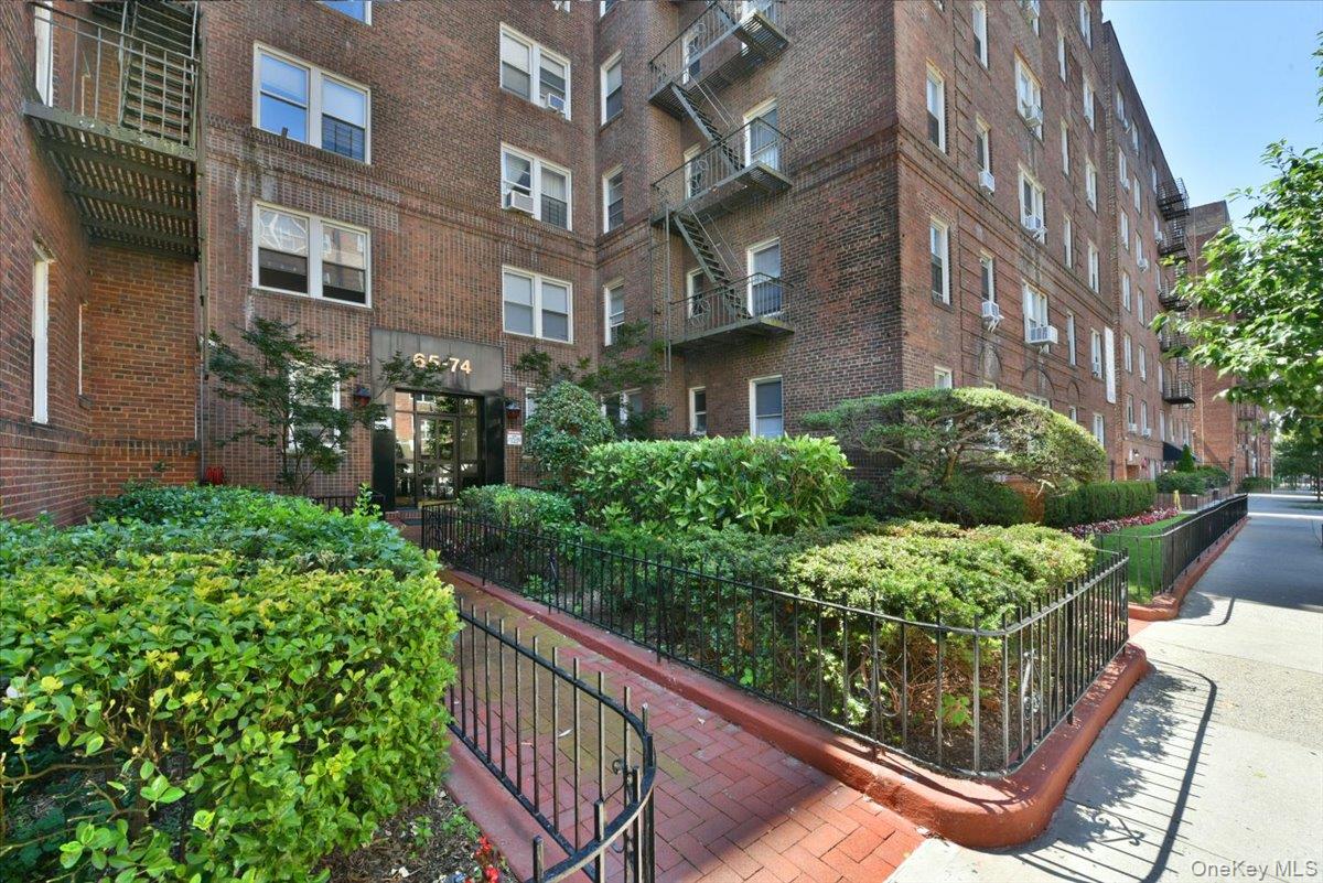 6574 Saunders Street # 3H, Rego Park, NY 11374