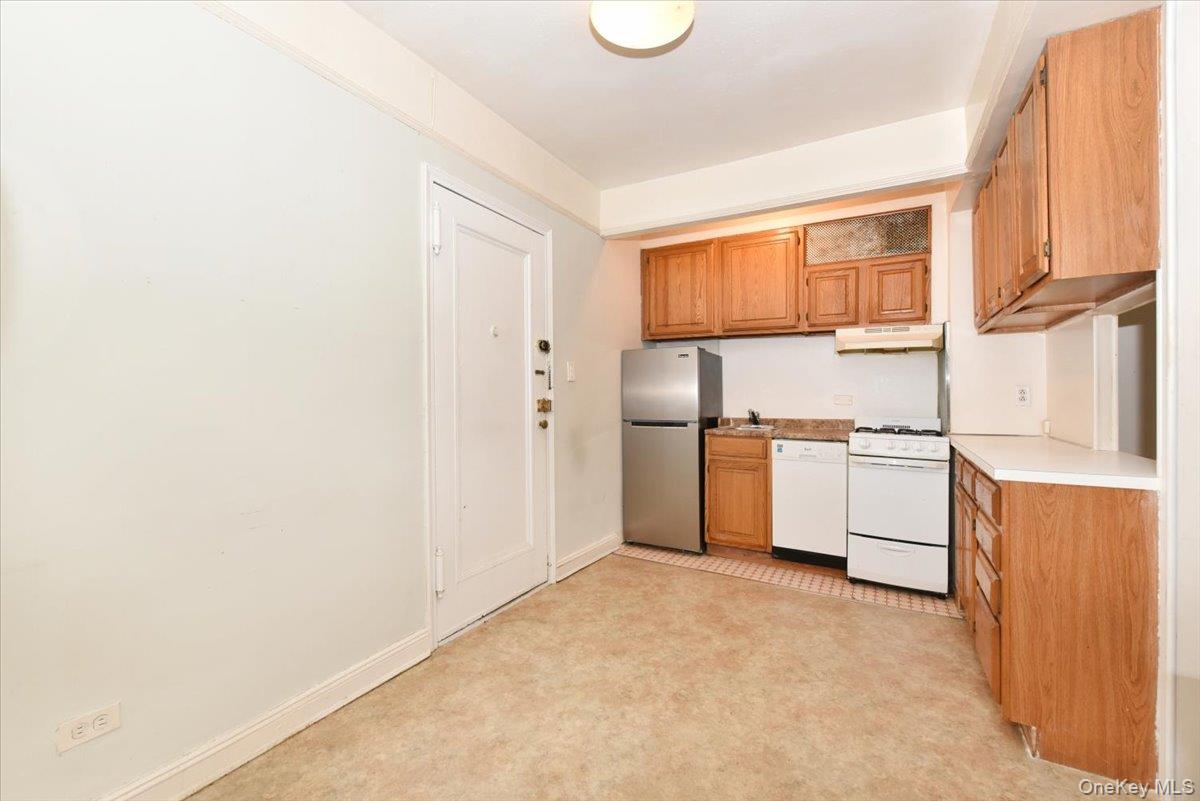 6574 Saunders Street # 3H, Rego Park, NY 11374