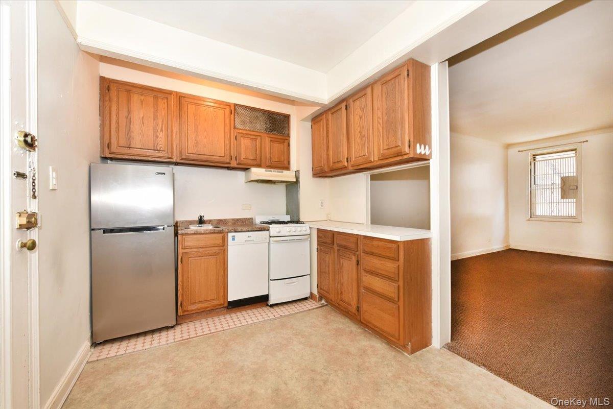 6574 Saunders Street # 3H, Rego Park, NY 11374